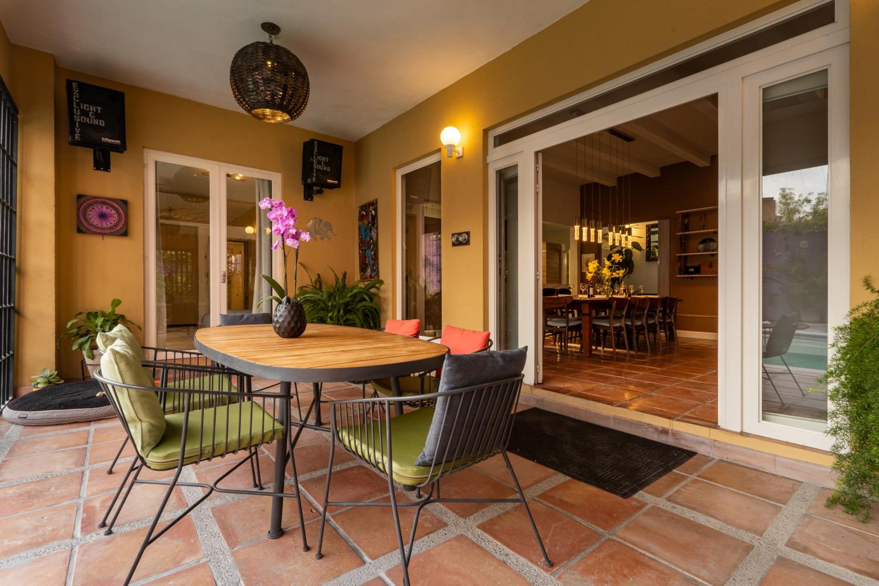 Casa Feliz Jacuzzis Alberca Gimnacio Vapor PingPong Billar Cuarto de Video