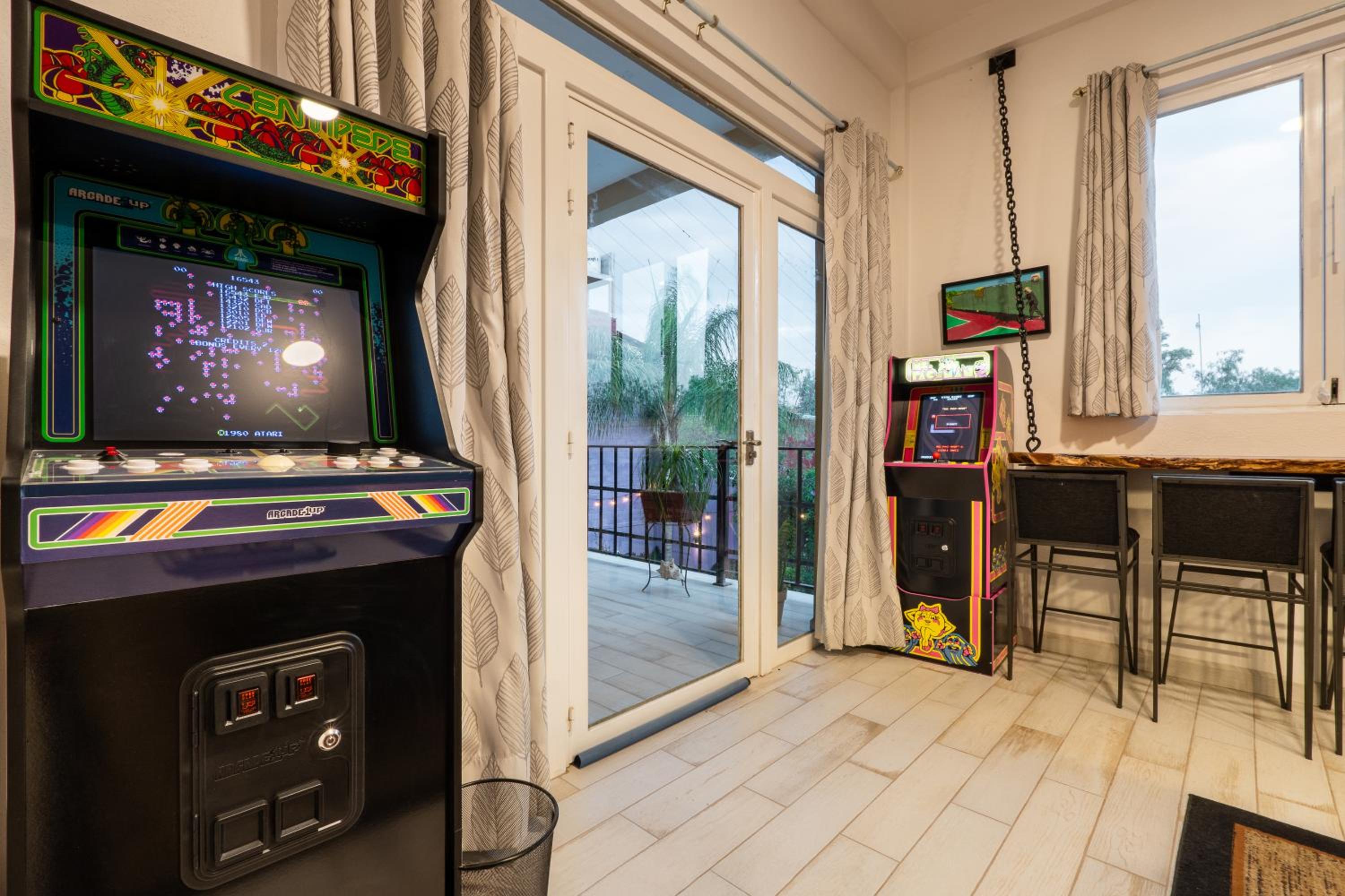 Casa Feliz Jacuzzis Alberca Gimnacio Vapor PingPong Billar Cuarto de Video