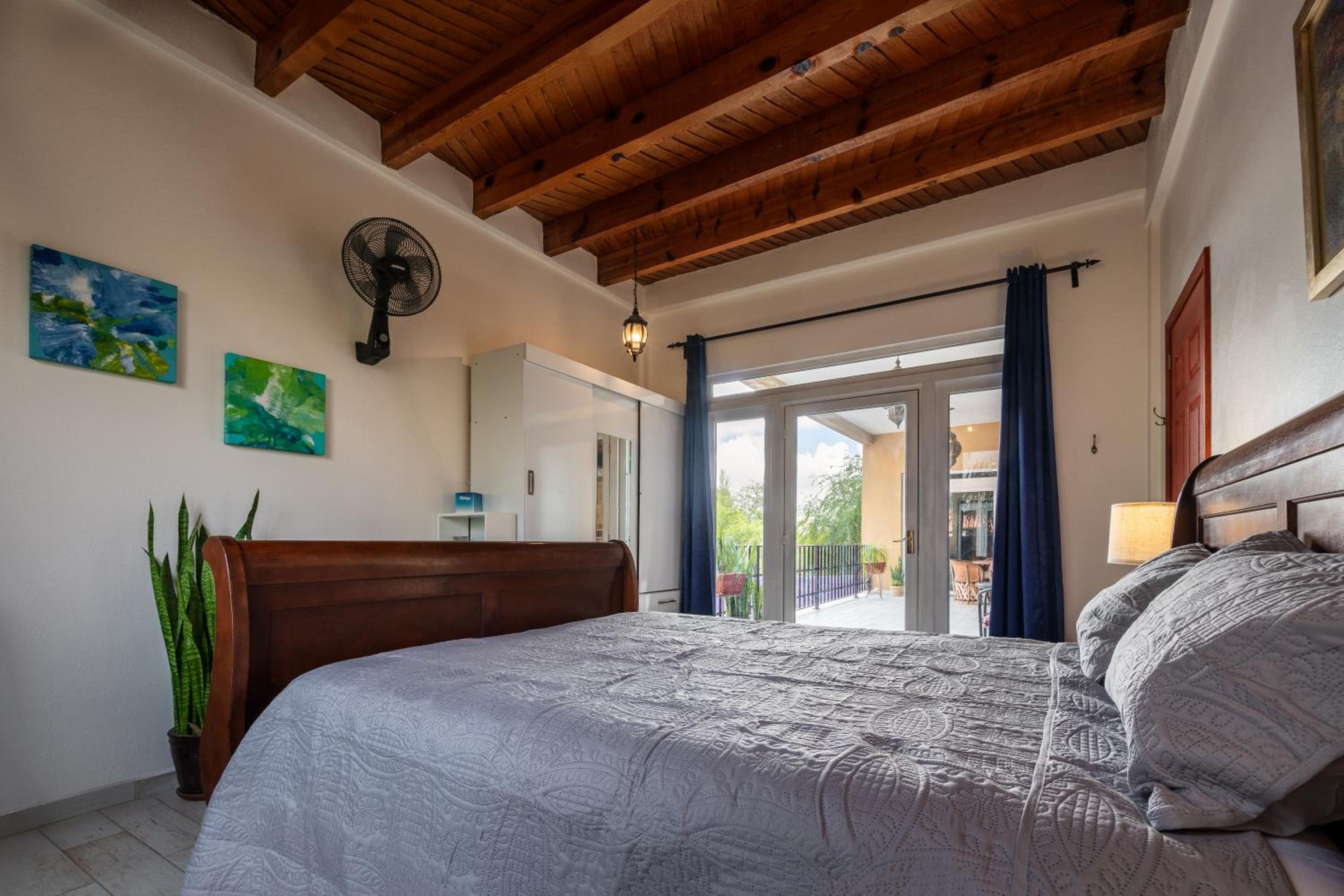 Casa Feliz Jacuzzis Alberca Gimnacio Vapor PingPong Billar Cuarto de Video