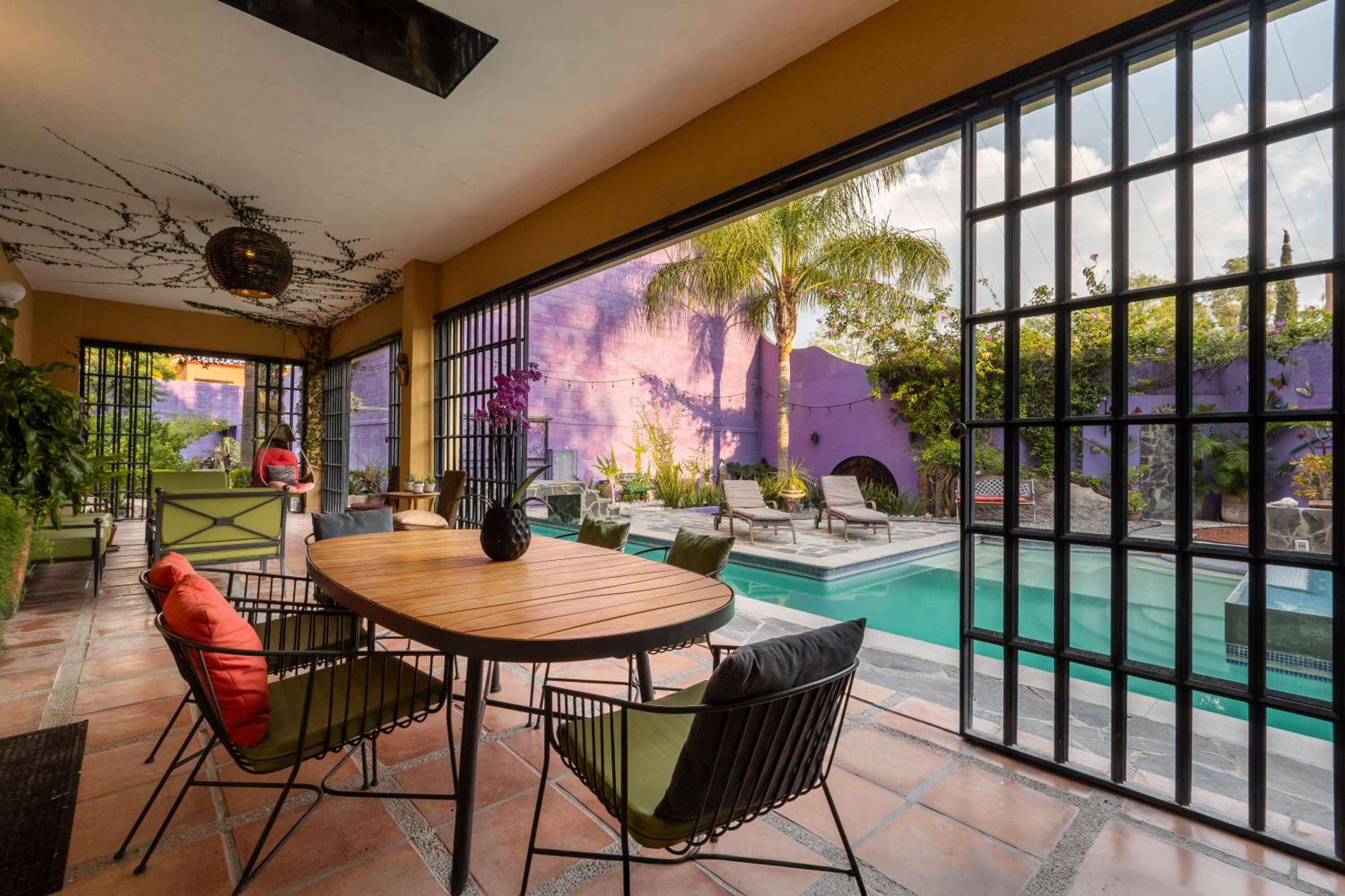 Casa Feliz Jacuzzis Alberca Gimnacio Vapor PingPong Billar Cuarto de Video