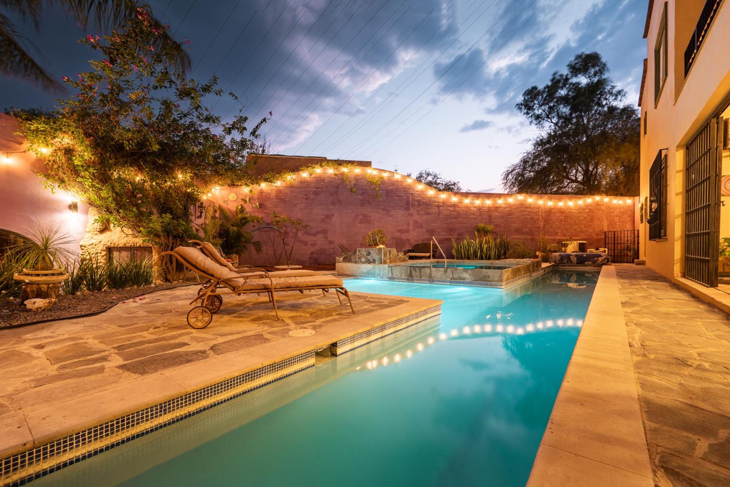 Casa Feliz Jacuzzis Alberca Gimnacio Vapor PingPong Billar Cuarto de Video