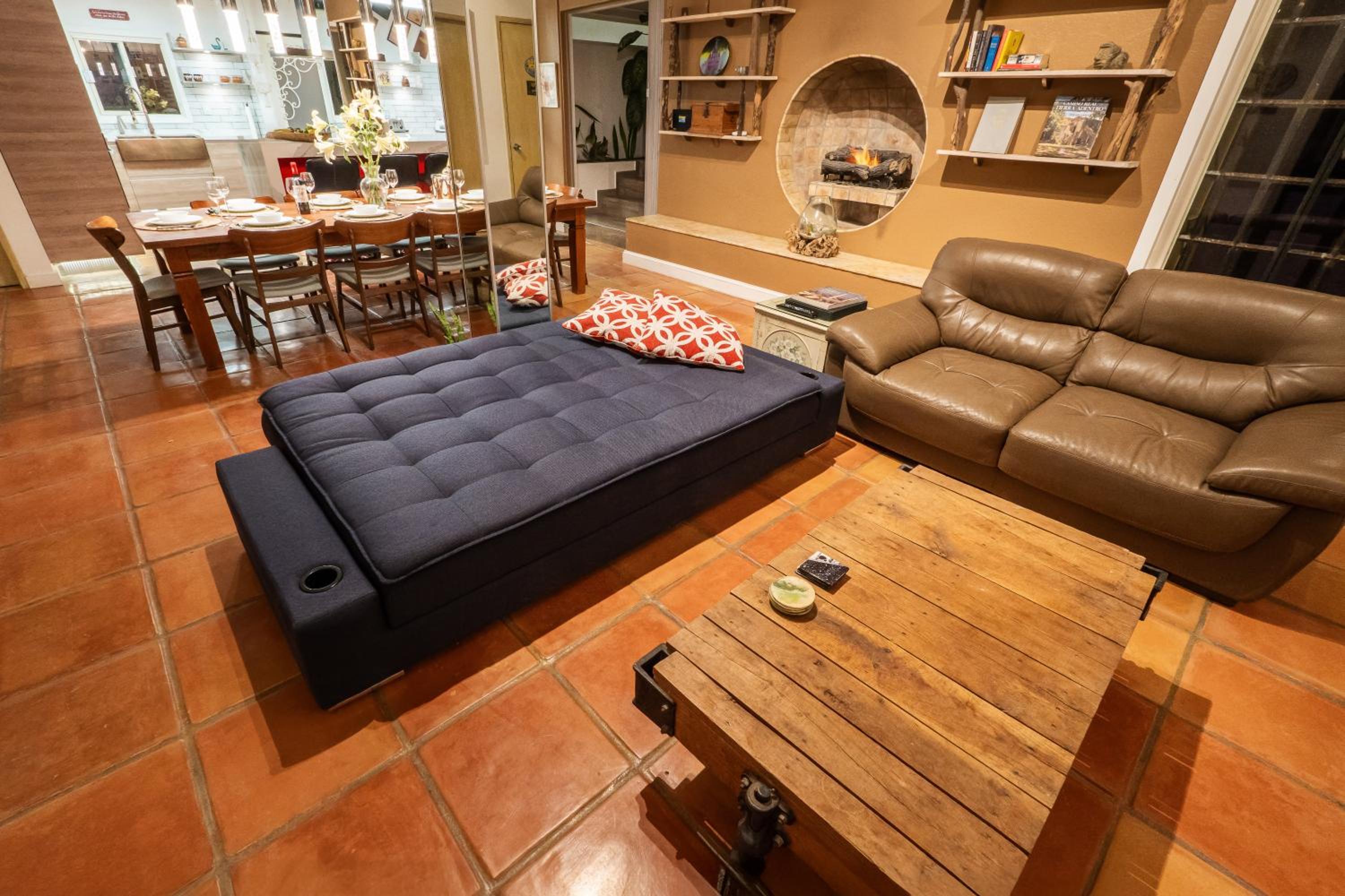 Casa Feliz Jacuzzis Alberca Gimnacio Vapor PingPong Billar Cuarto de Video