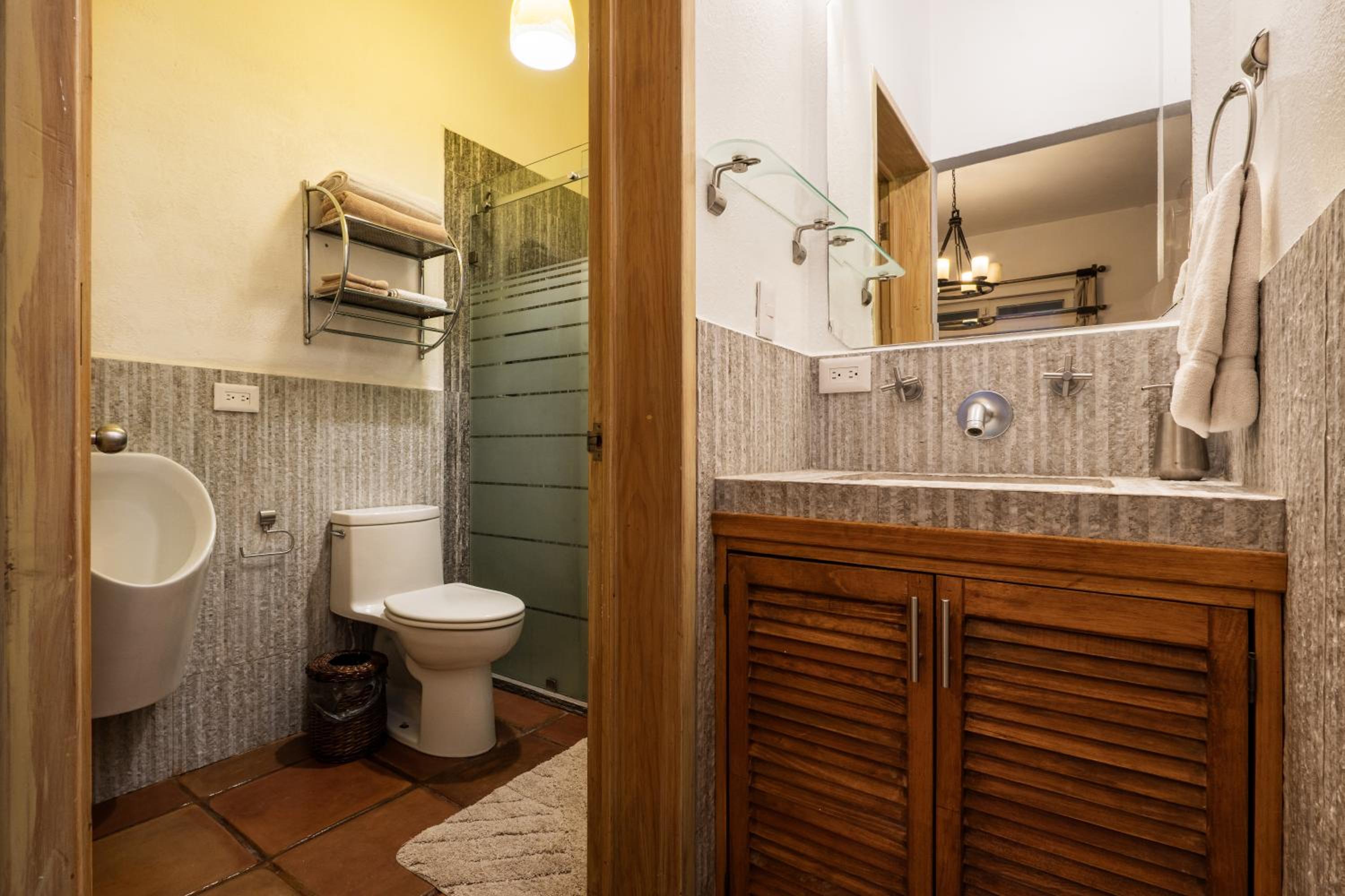 Casa Feliz Jacuzzis Alberca Gimnacio Vapor PingPong Billar Cuarto de Video