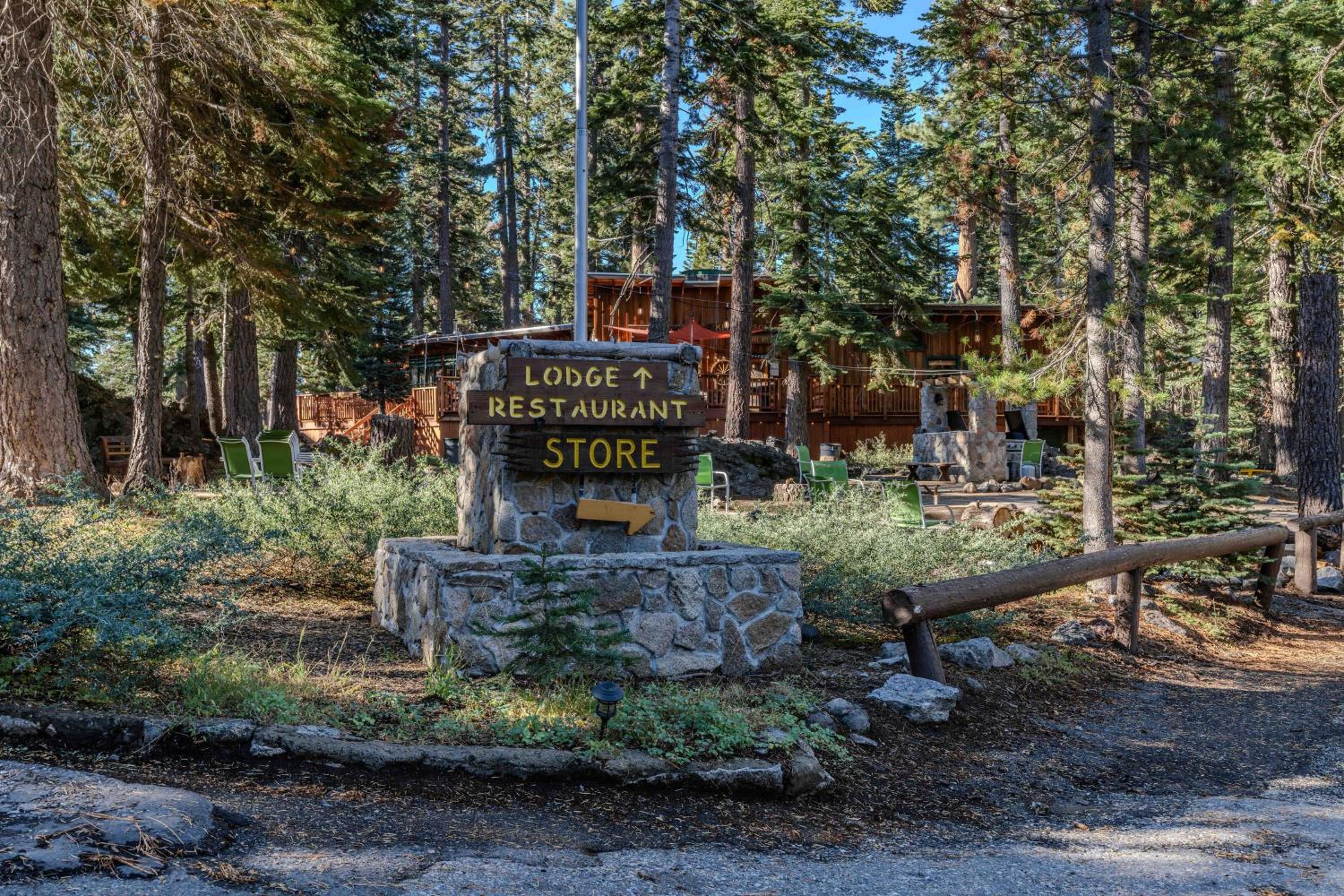 Kit Carson Lodge
