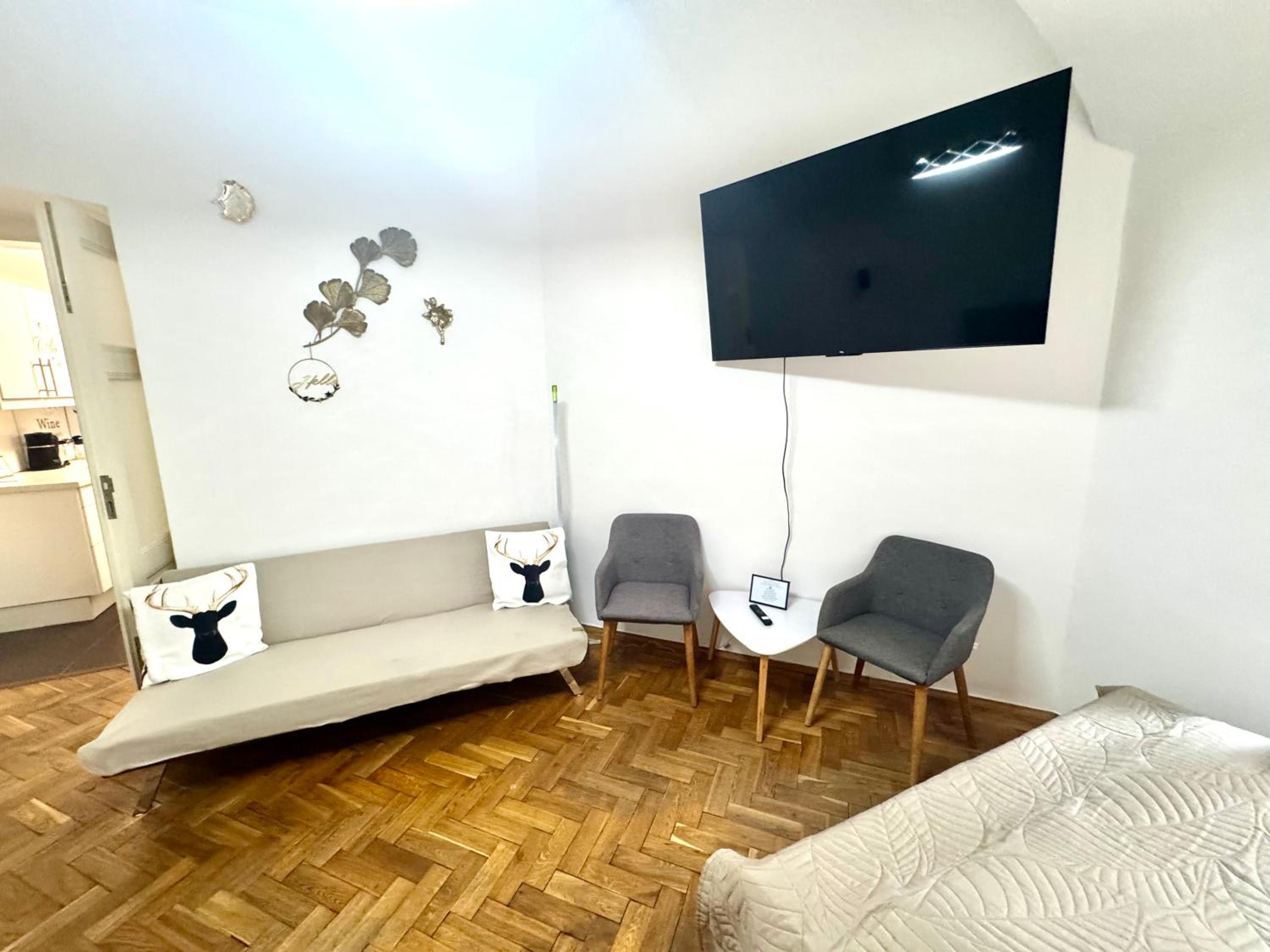 Bachelor's apartment - Smoking area - Private courtyard