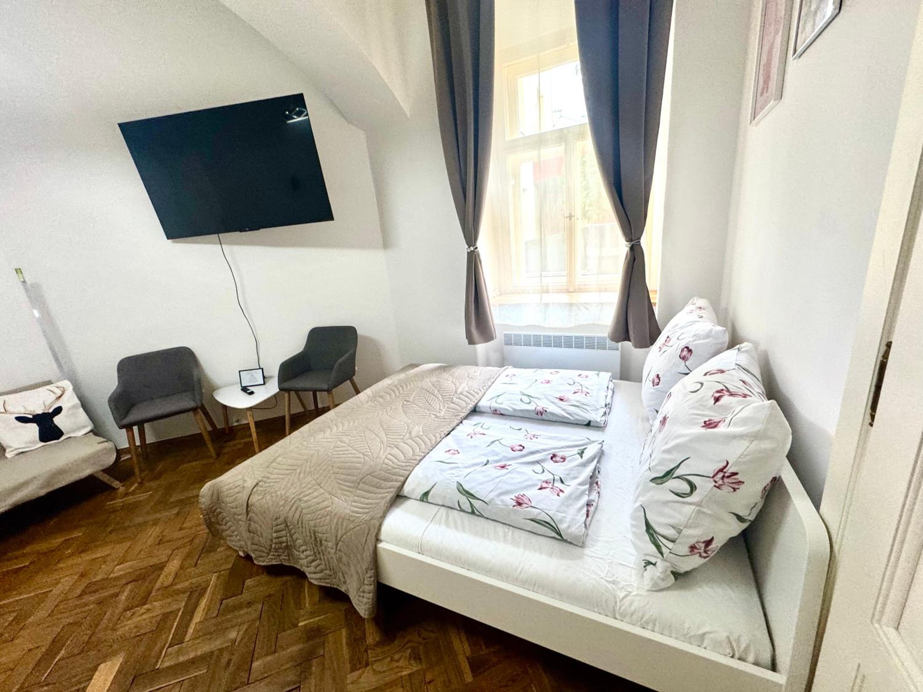 Bachelor's apartment - Smoking area - Private courtyard
