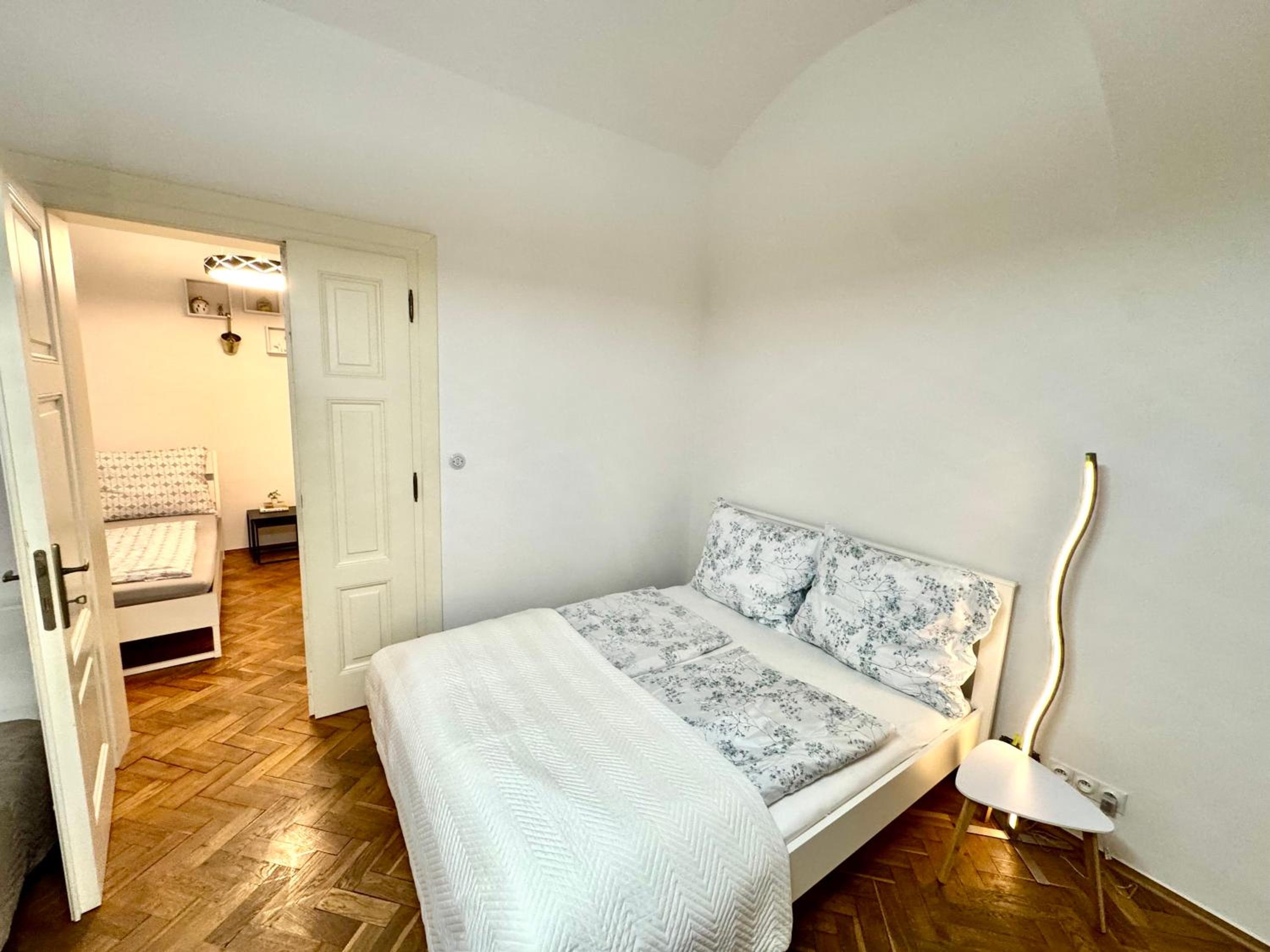 Bachelor's apartment - Smoking area - Private courtyard