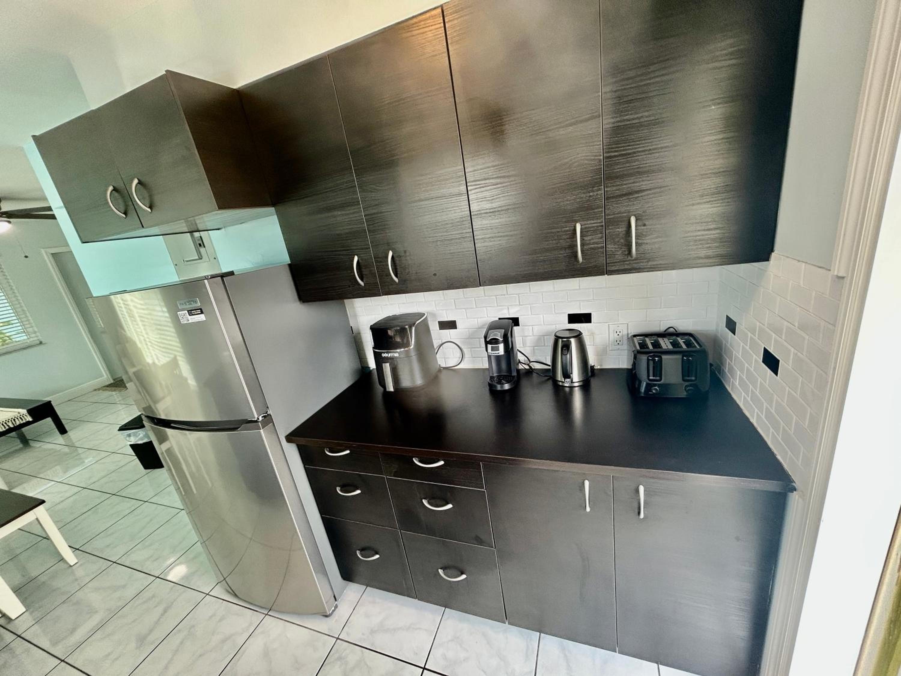 2 min walk to beach & free parking Lauderdale 21-1