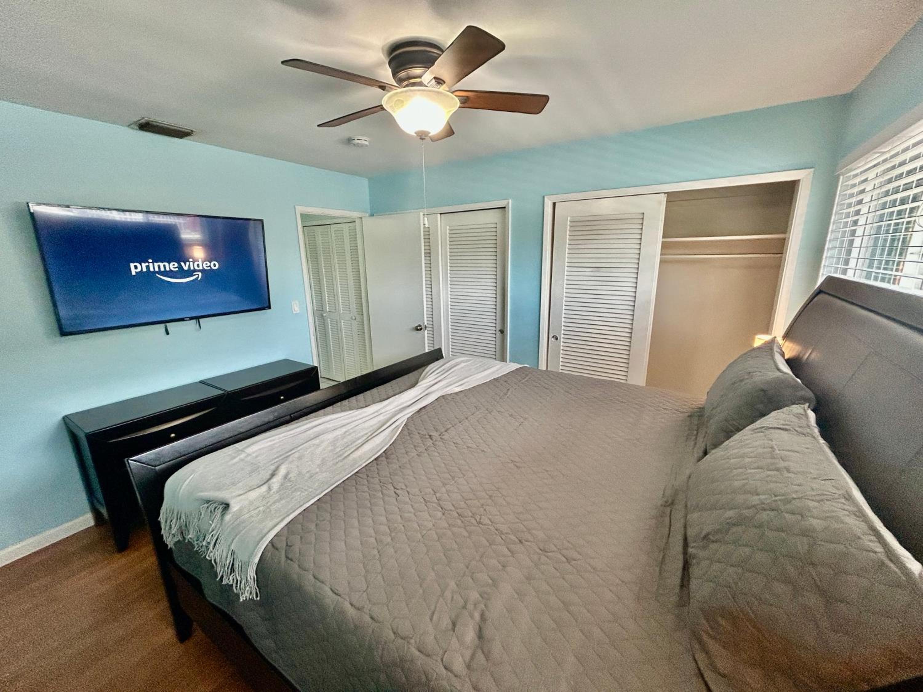 2 min walk to beach & free parking Lauderdale 21-1