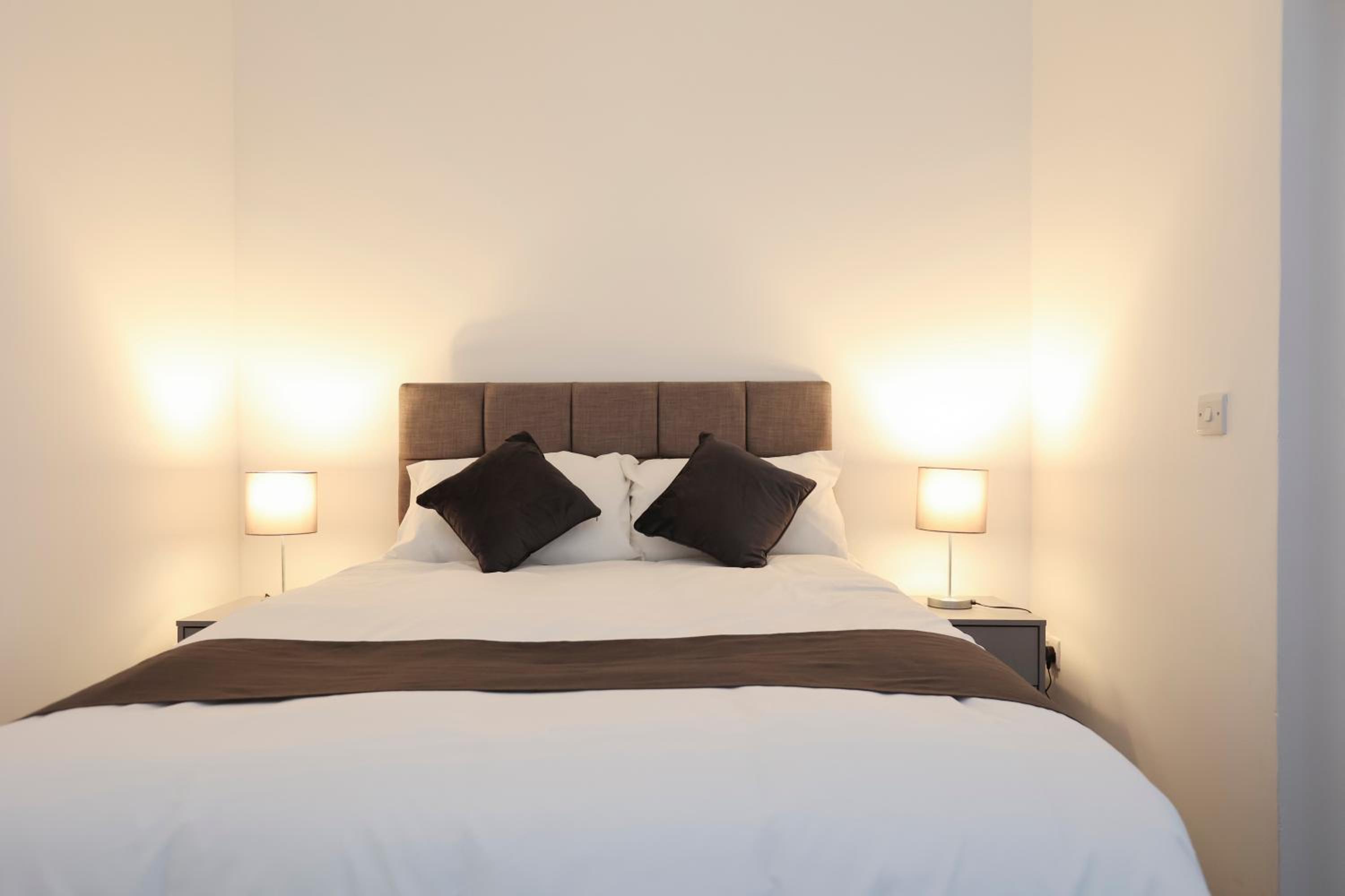 1-Bed Apt, Sofa Bed & Kitchen