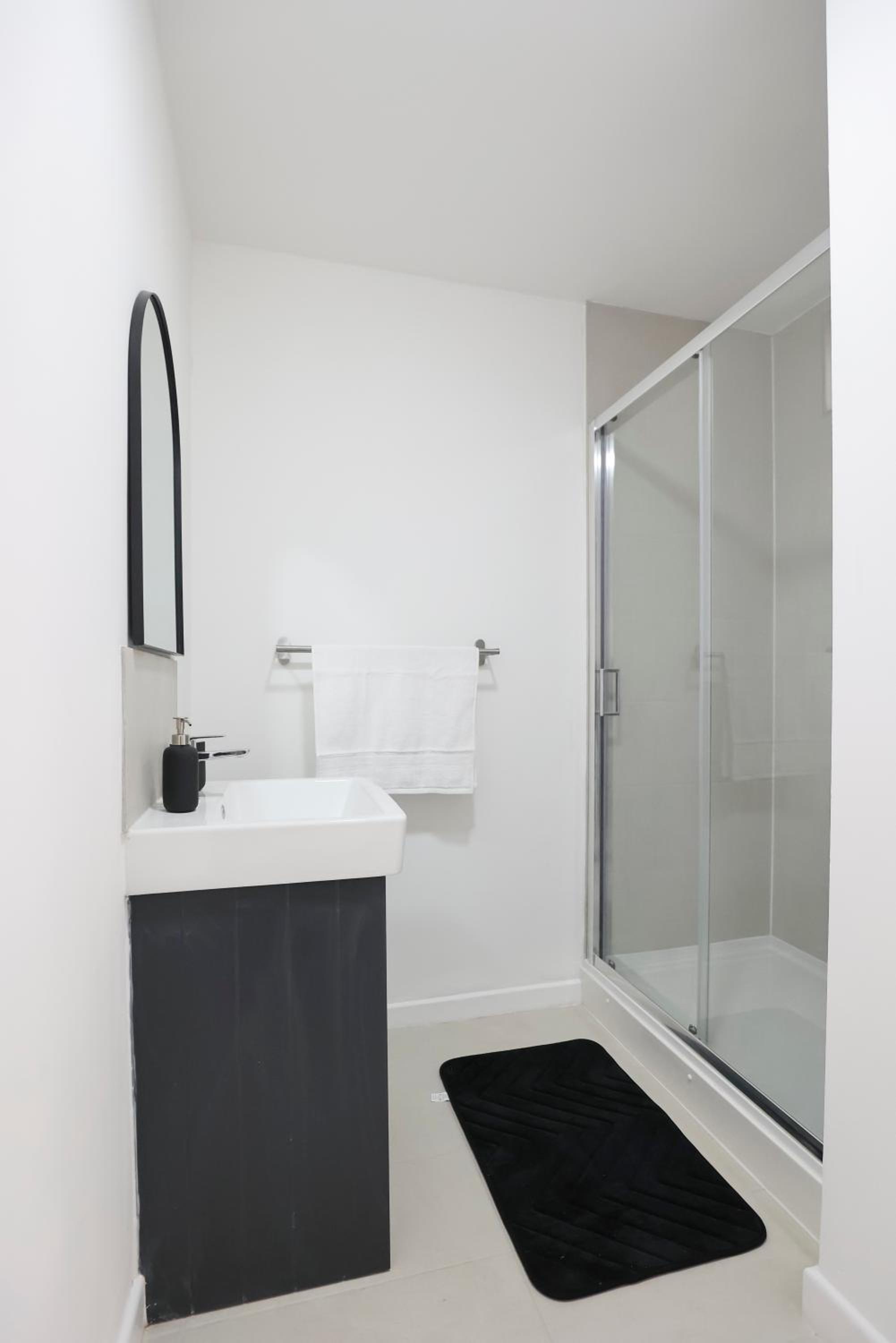 1-Bed Apt, Sofa Bed & Kitchen