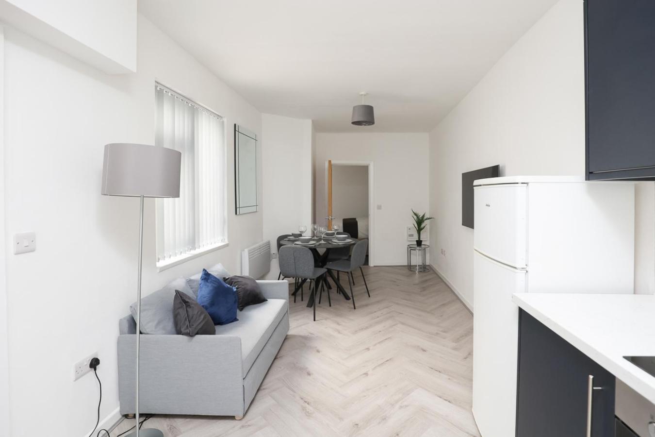 1-Bed Apt, Sofa Bed & Kitchen