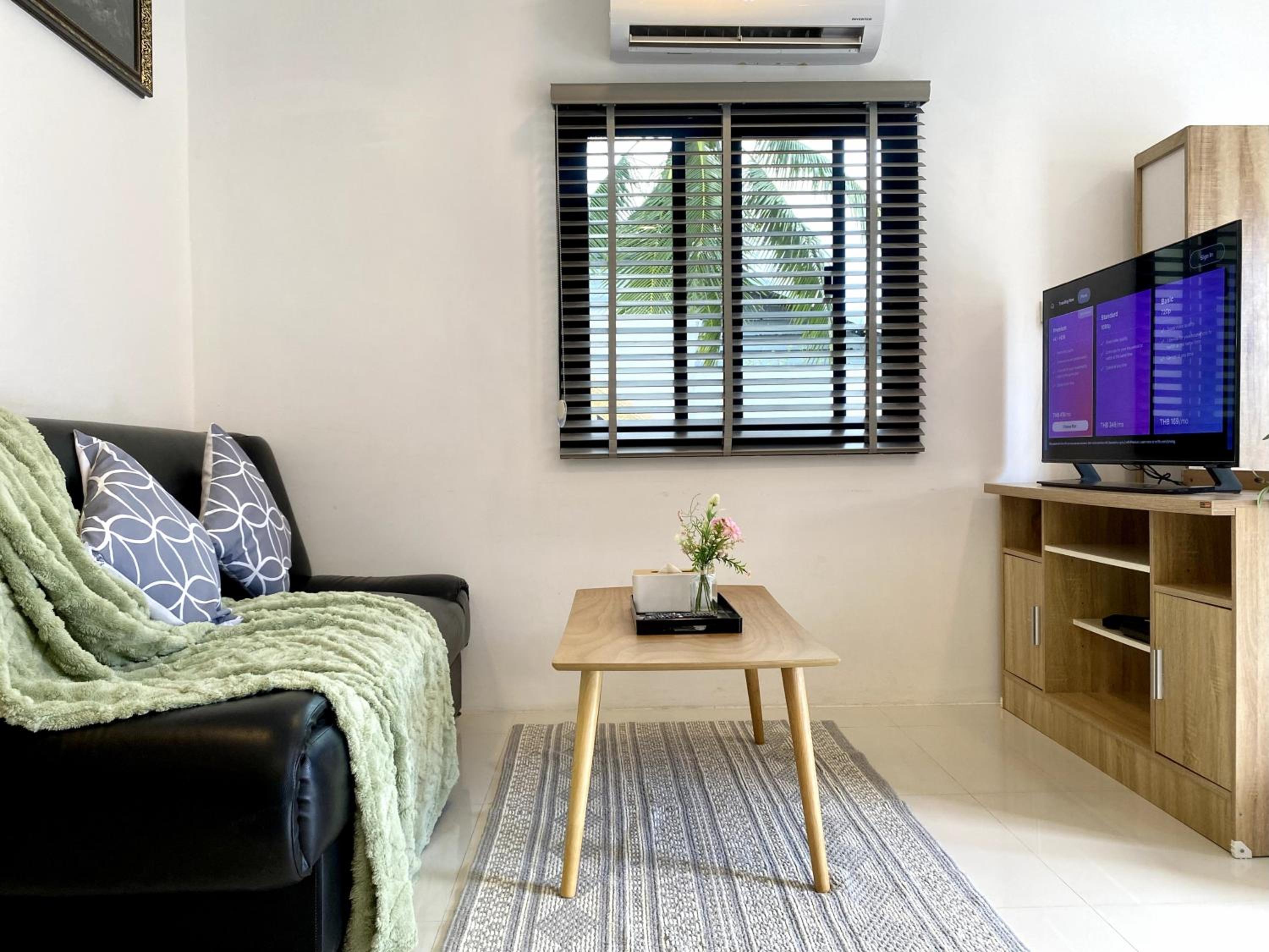 Chonlada Holiday Home - 2 BR Pool Access Bungalow - Kamala Beach