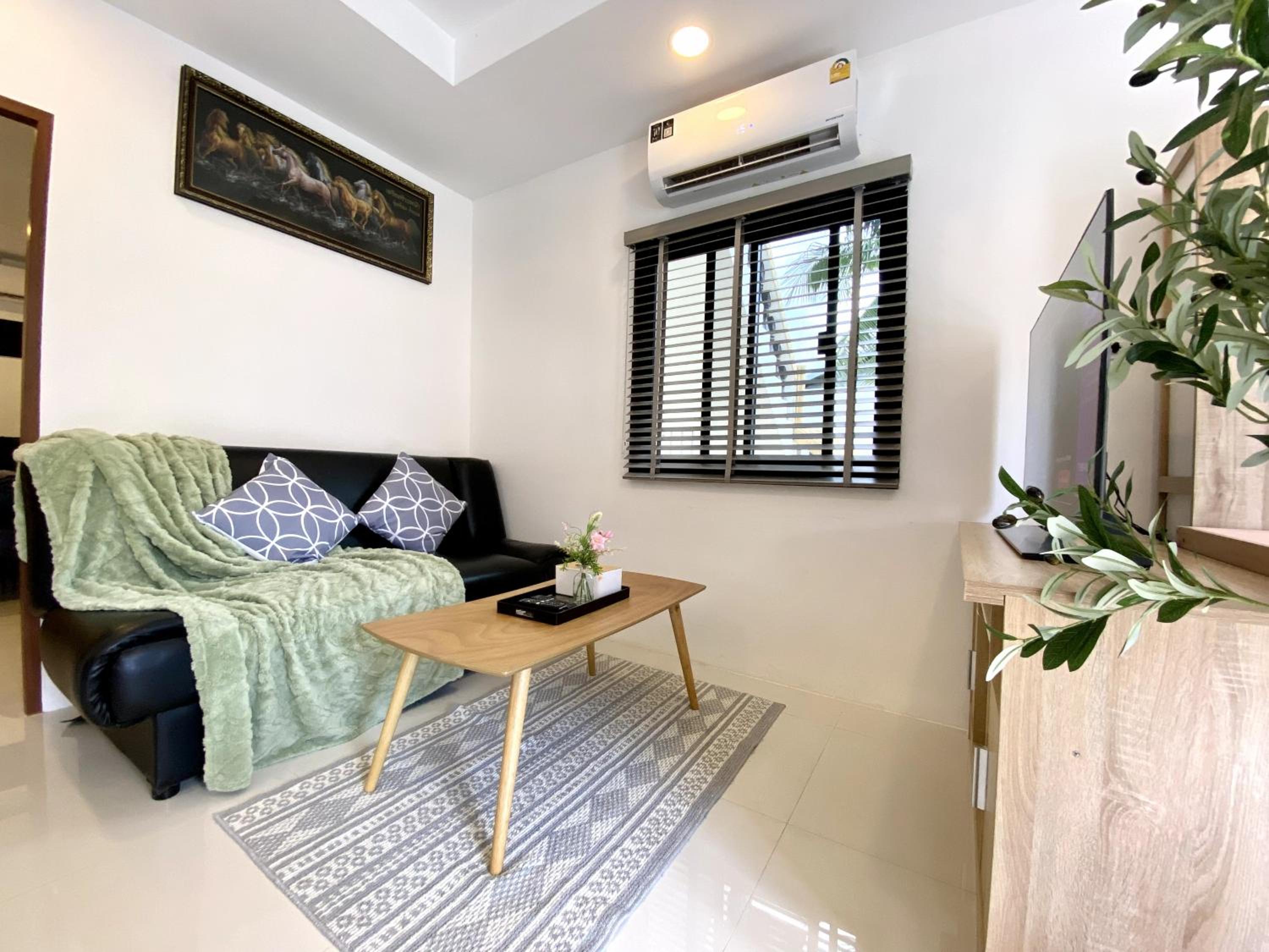 Chonlada Holiday Home - 2 BR Pool Access Bungalow - Kamala Beach