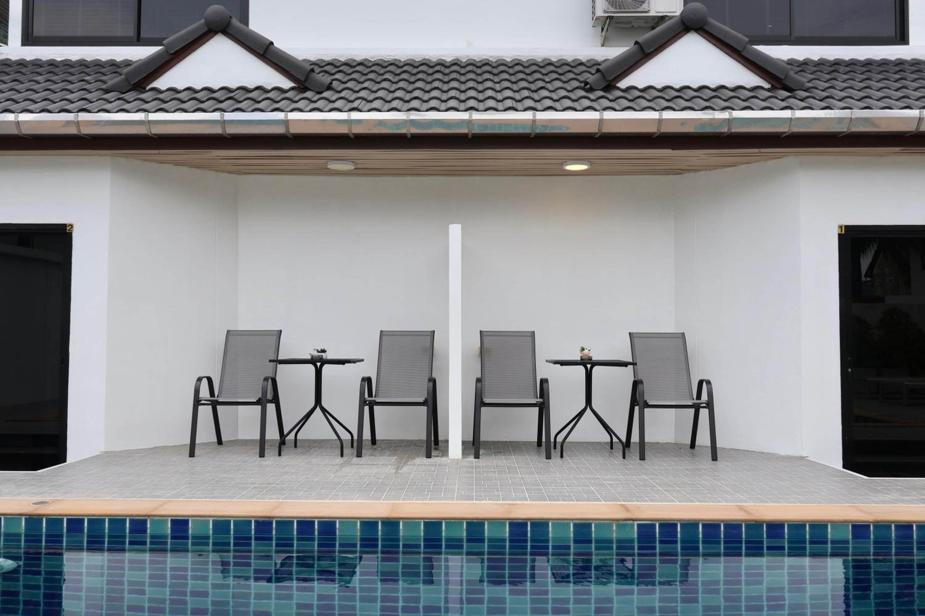 Chonlada Holiday Home - 2 BR Pool Access Bungalow - Kamala Beach
