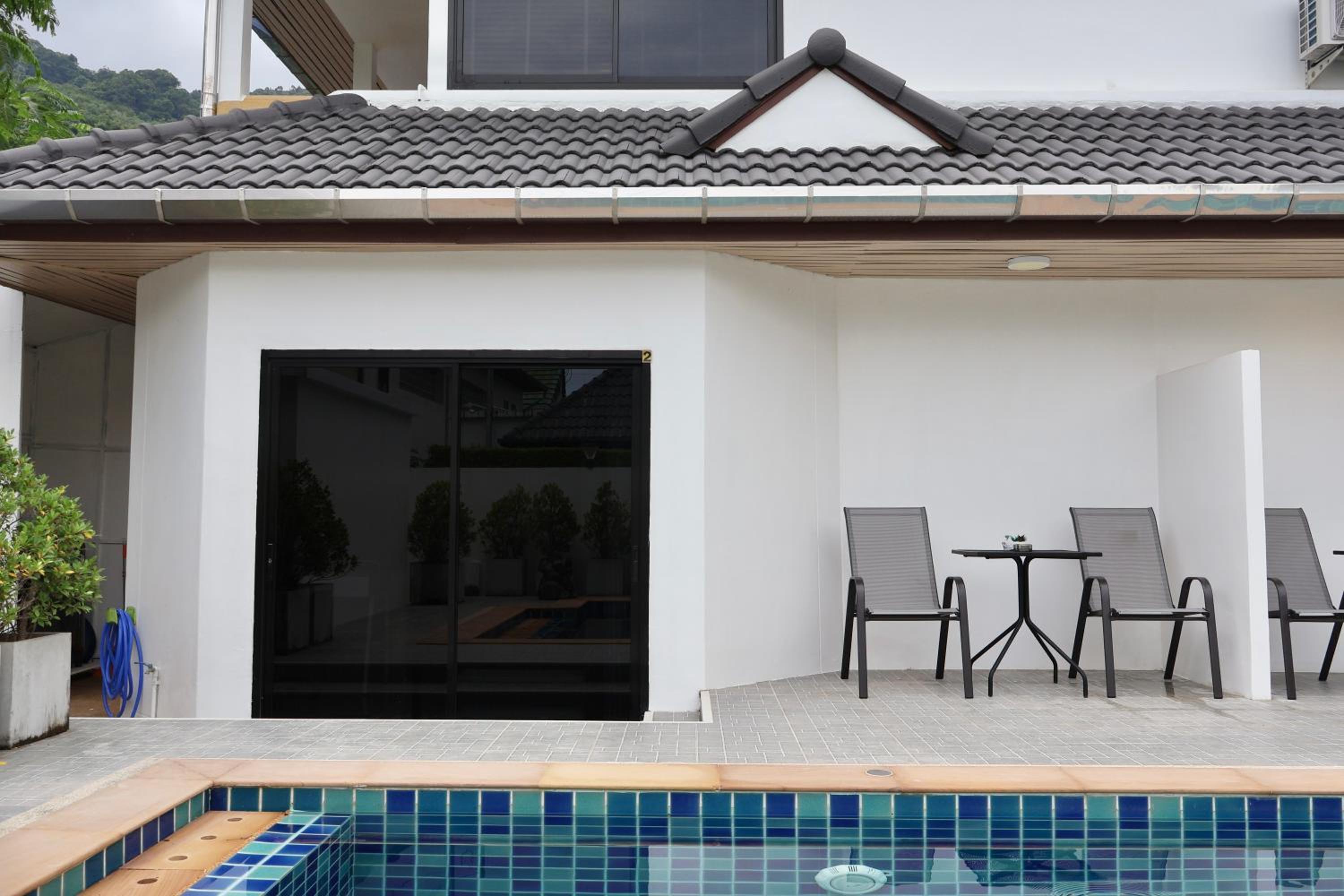 Chonlada Holiday Home - 2 BR Pool Access Bungalow - Kamala Beach