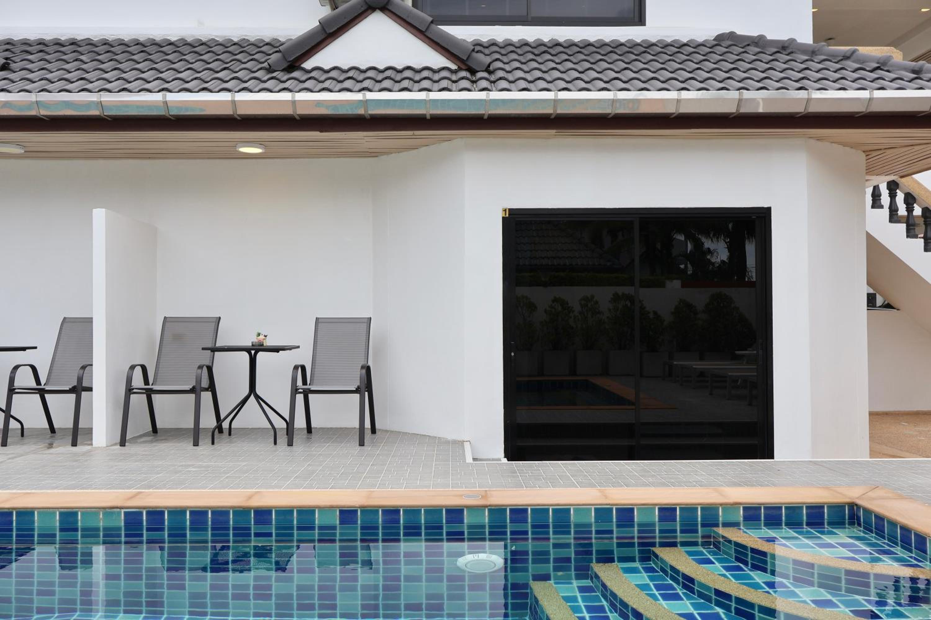 Chonlada Holiday Home - 2 BR Pool Access Bungalow - Kamala Beach