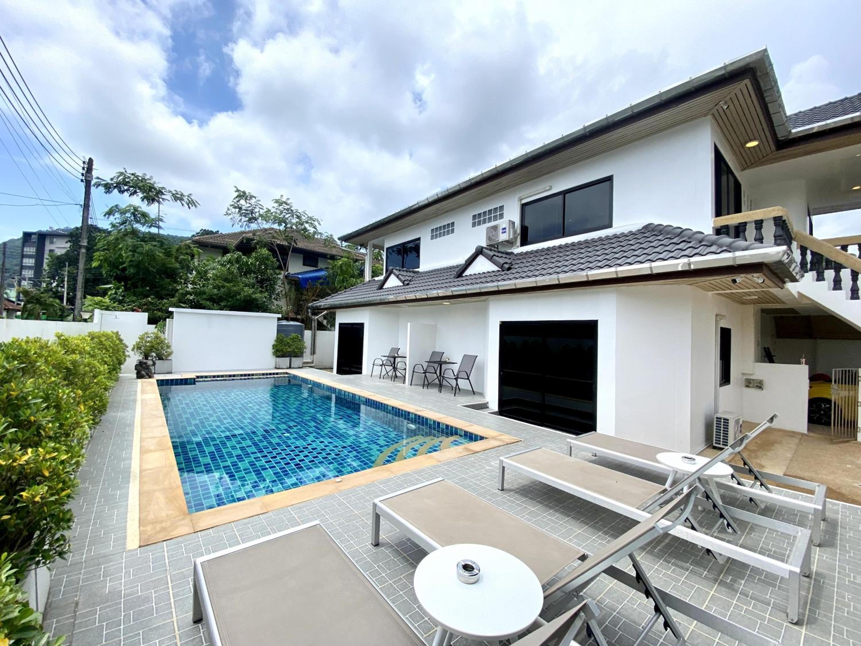 Chonlada Holiday Home - 2 BR Pool Access Bungalow - Kamala Beach