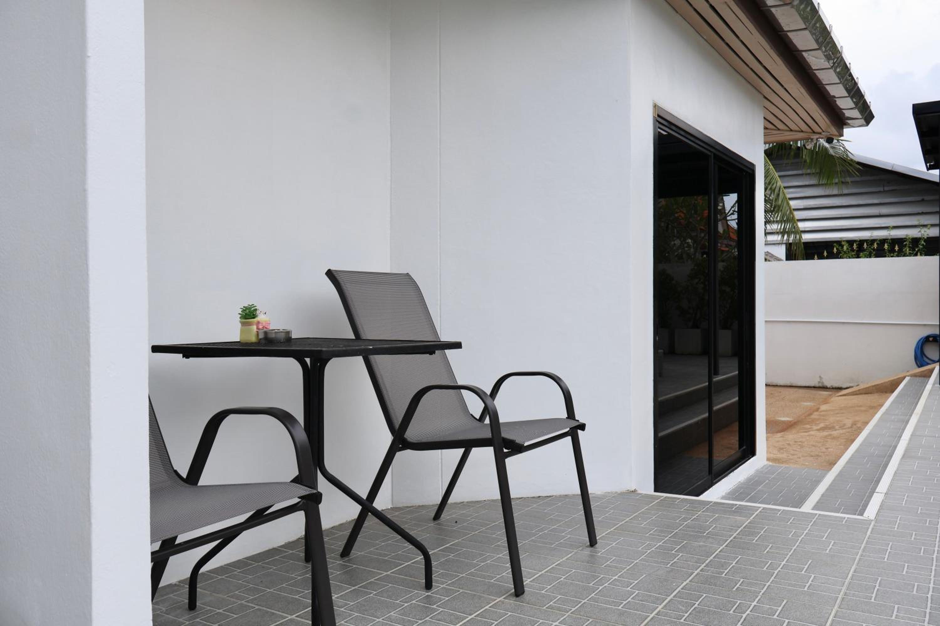Chonlada Holiday Home - 2 BR Pool Access Bungalow - Kamala Beach