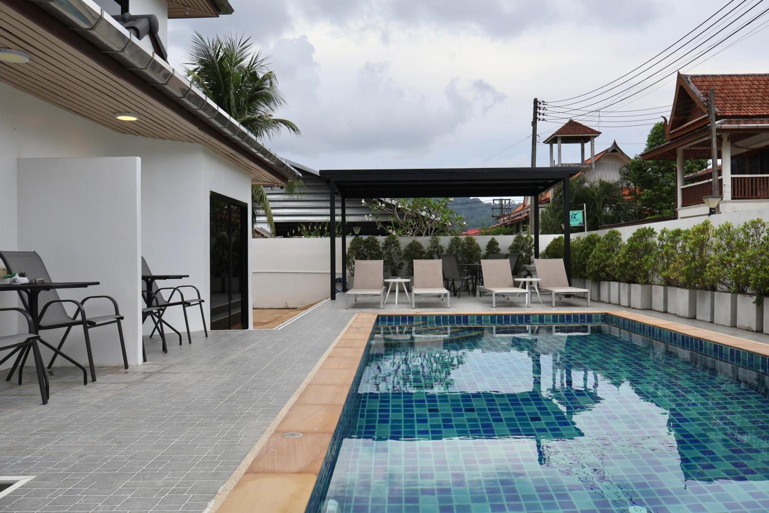 Chonlada Holiday Home - 2 BR Pool Access Bungalow - Kamala Beach
