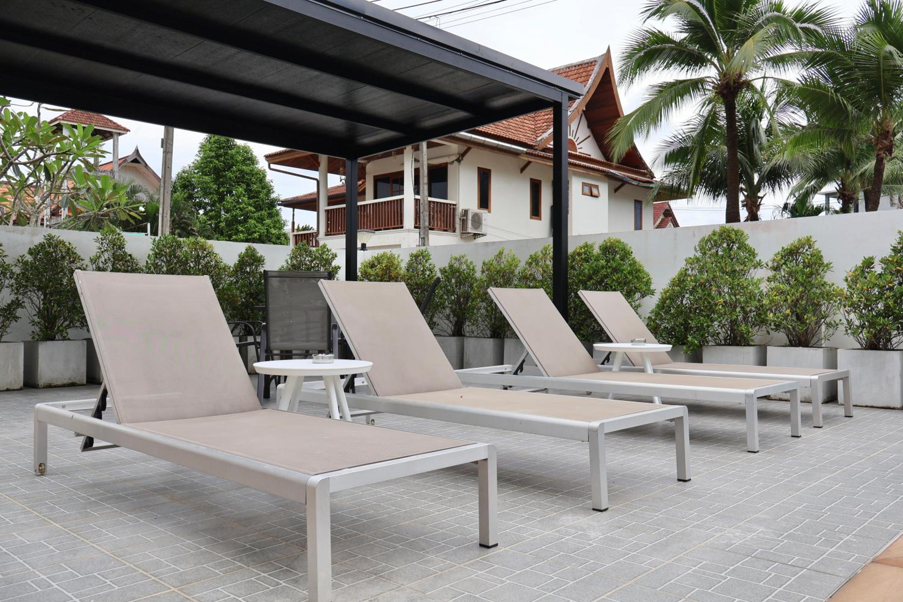 Chonlada Holiday Home - 2 BR Pool Access Bungalow - Kamala Beach