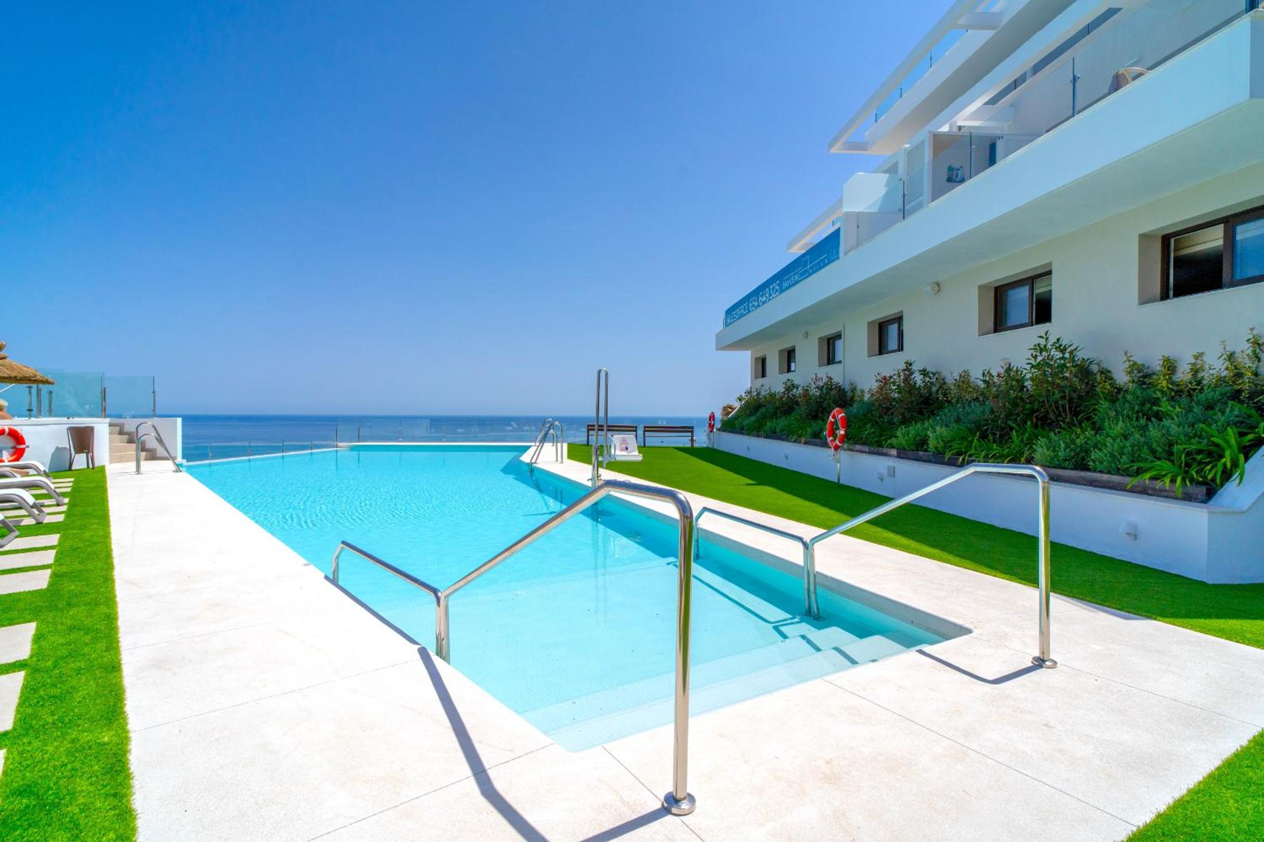 Bayview Hills Deluxe by Casasol