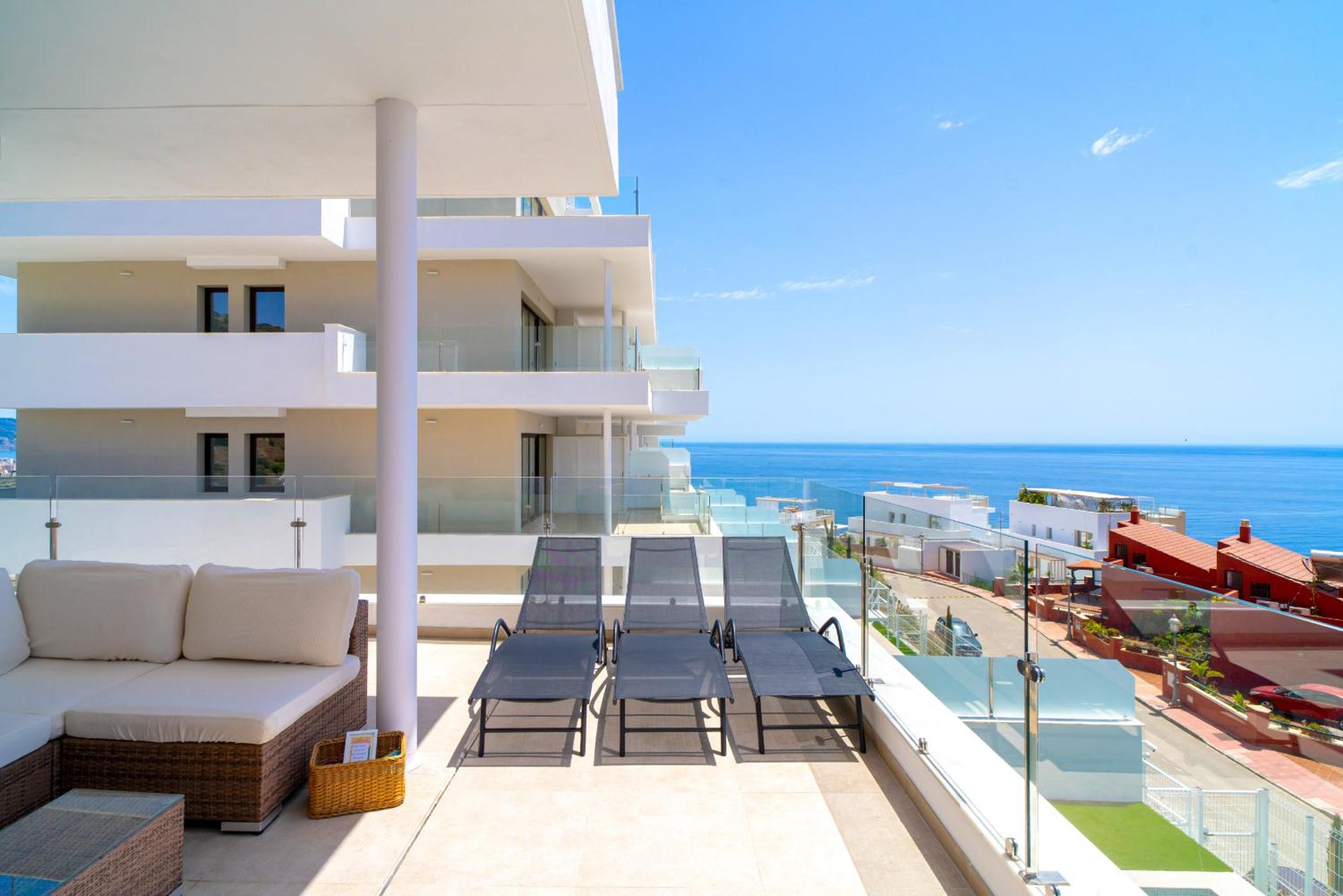 Bayview Hills Deluxe by Casasol
