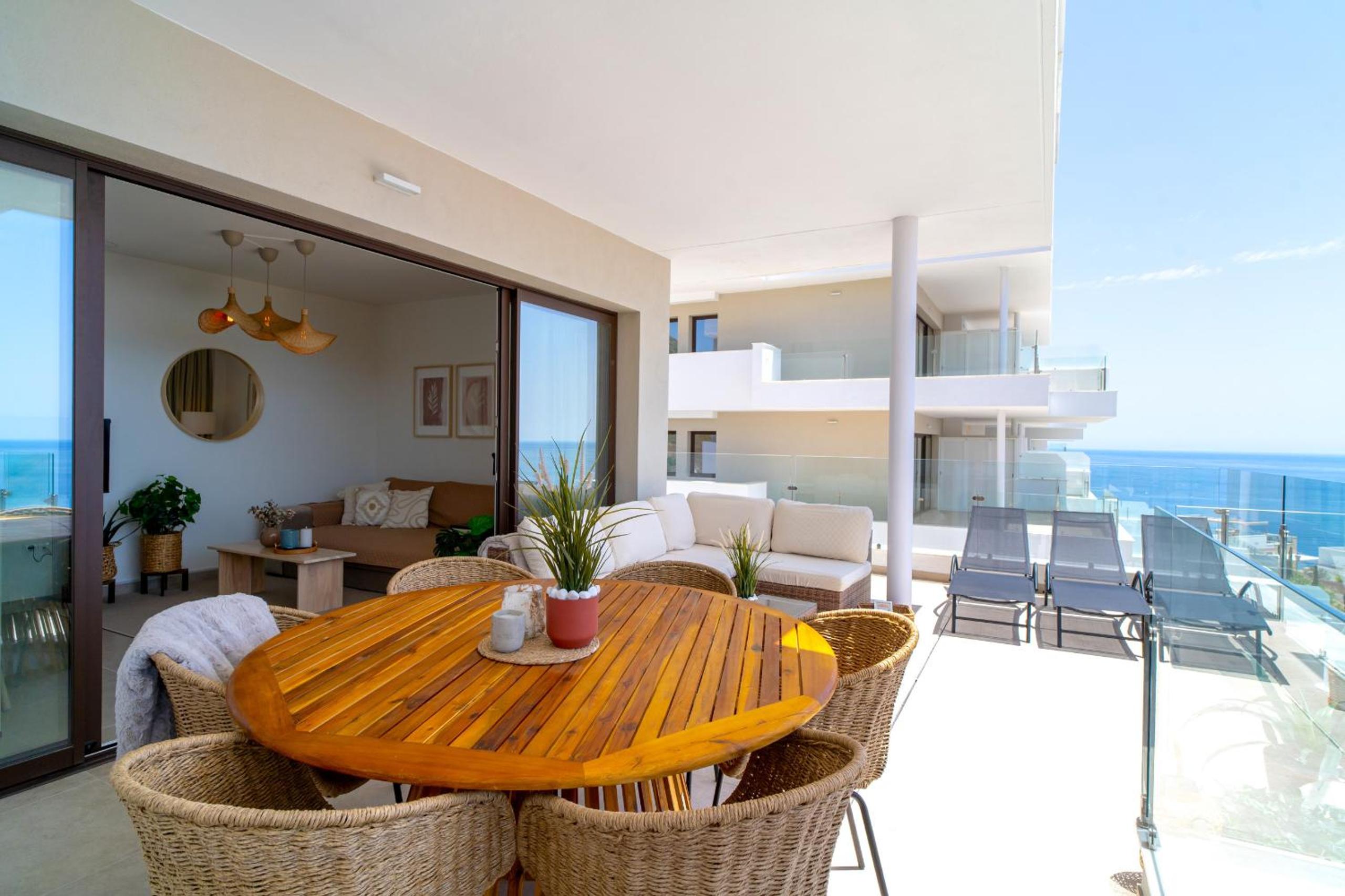 Bayview Hills Deluxe by Casasol