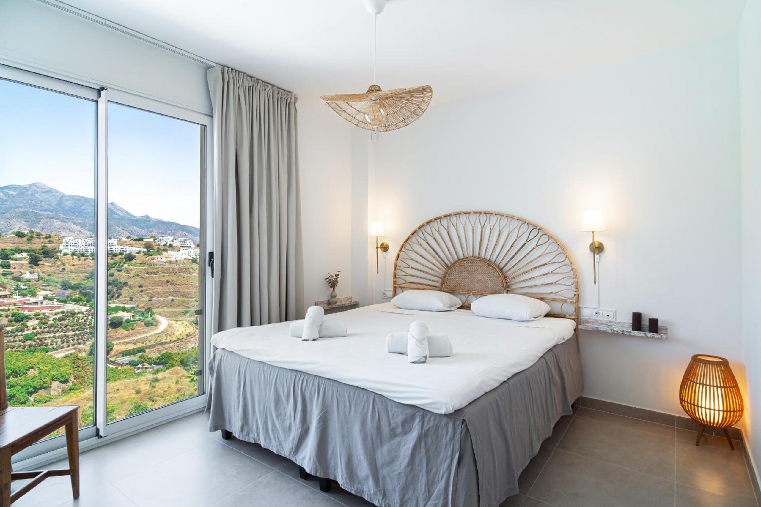 Bayview Hills Deluxe by Casasol