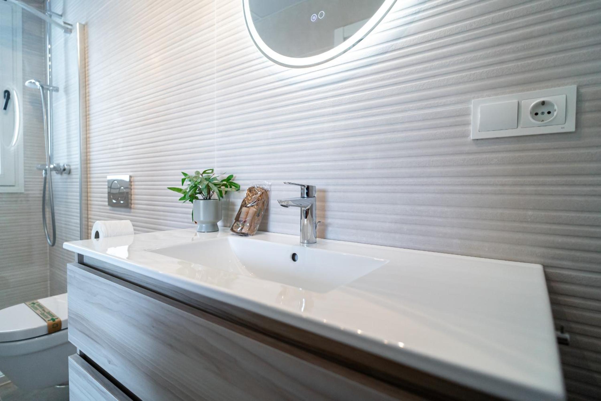 Bayview Hills Deluxe by Casasol
