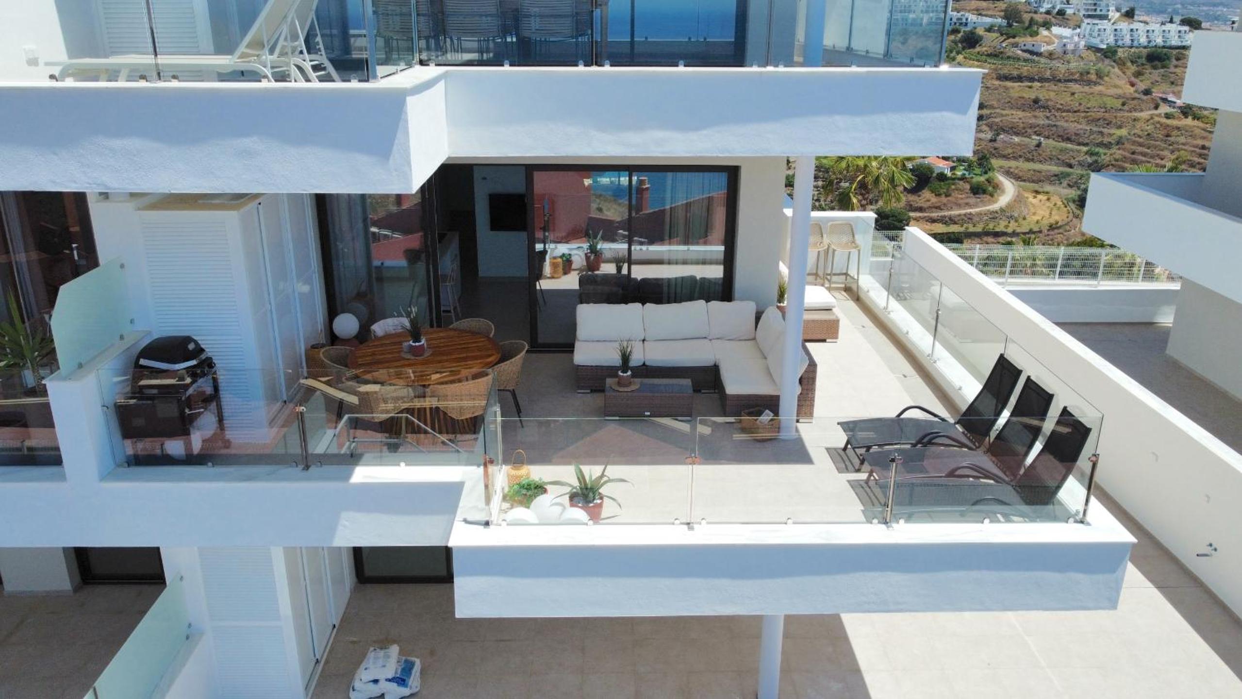 Bayview Hills Deluxe by Casasol
