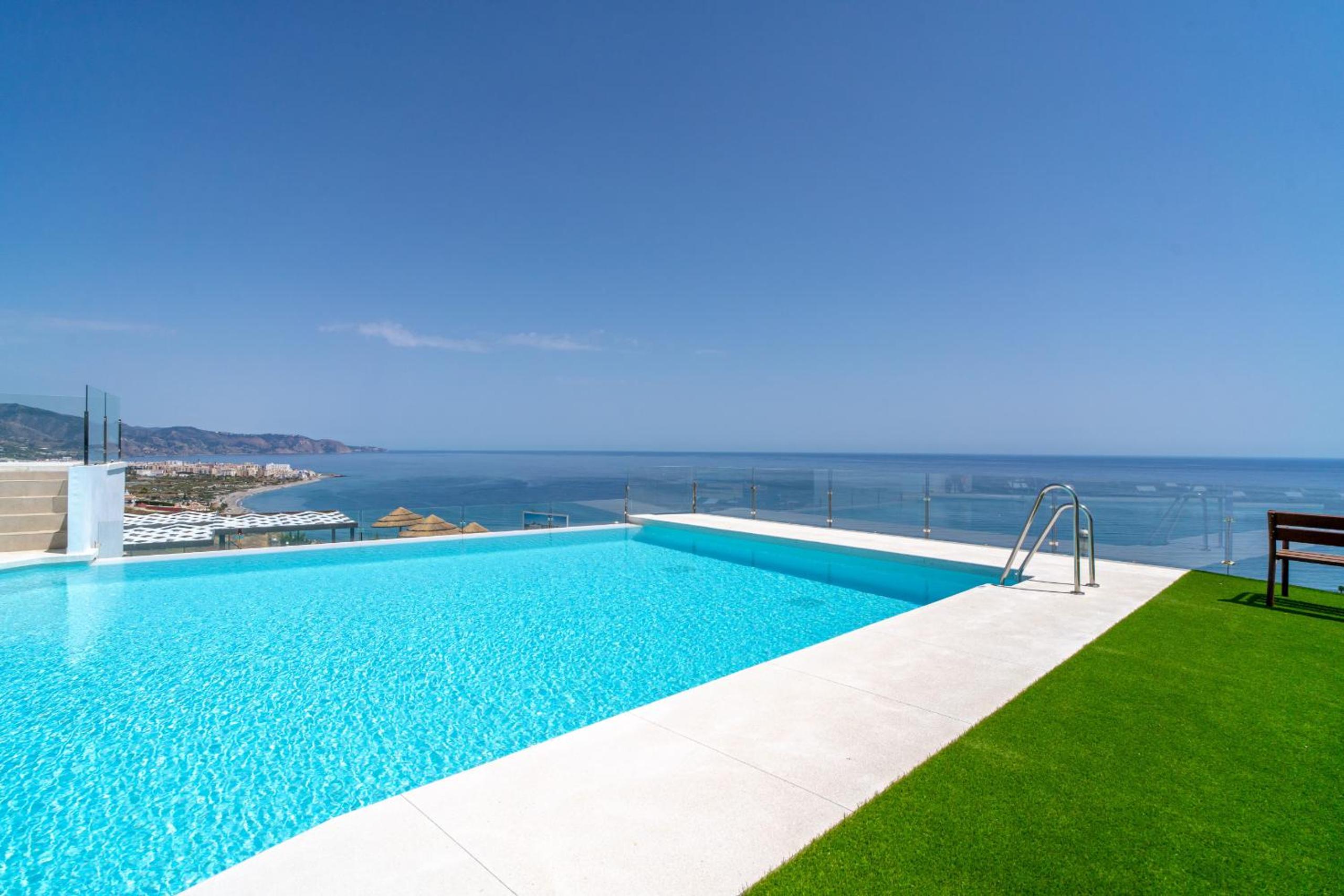 Bayview Hills Deluxe by Casasol