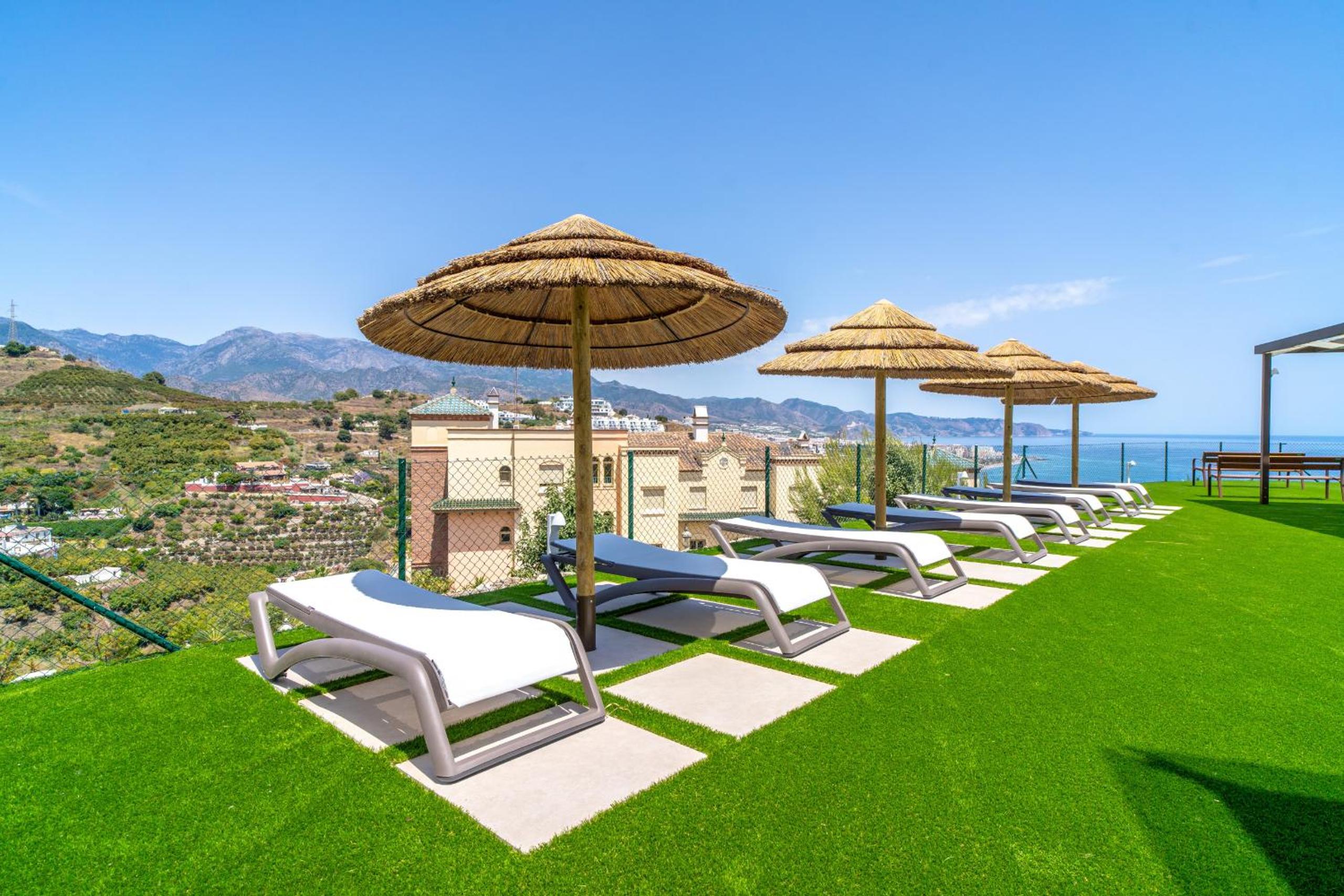 Bayview Hills Deluxe by Casasol