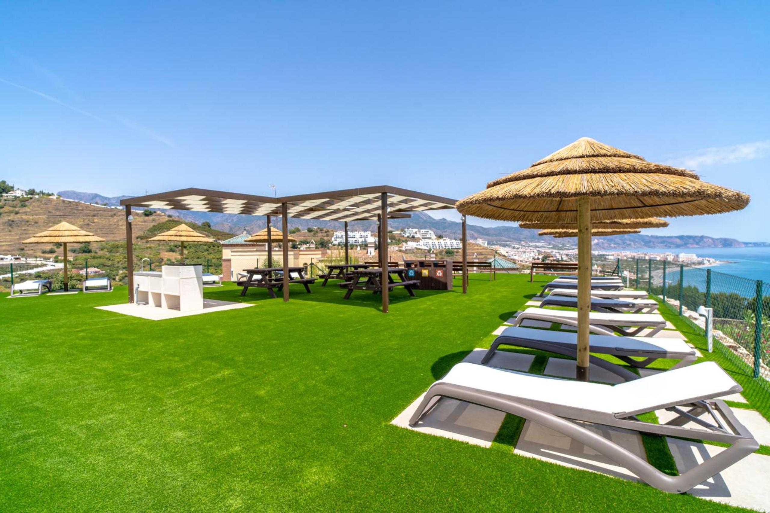 Bayview Hills Deluxe by Casasol