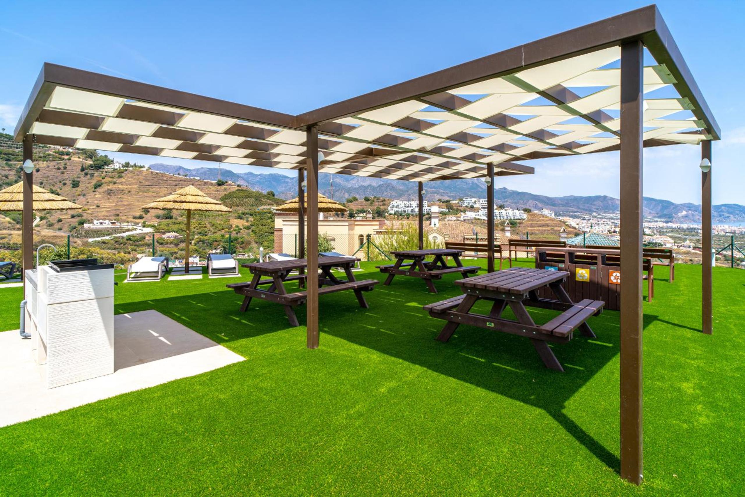 Bayview Hills Deluxe by Casasol