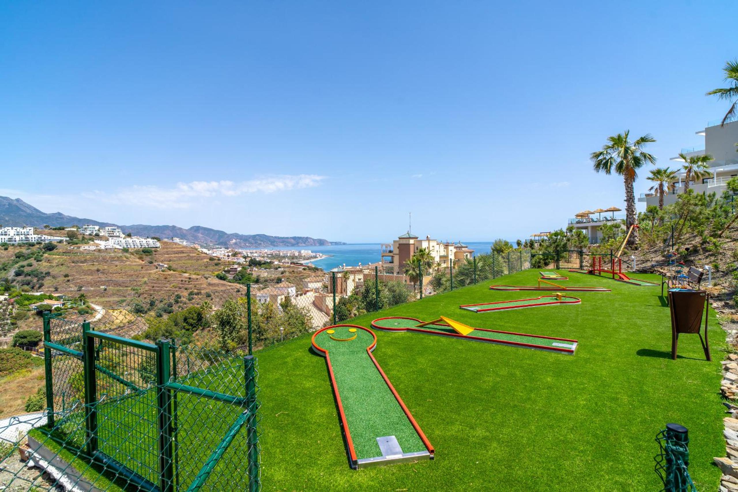 Bayview Hills Deluxe by Casasol