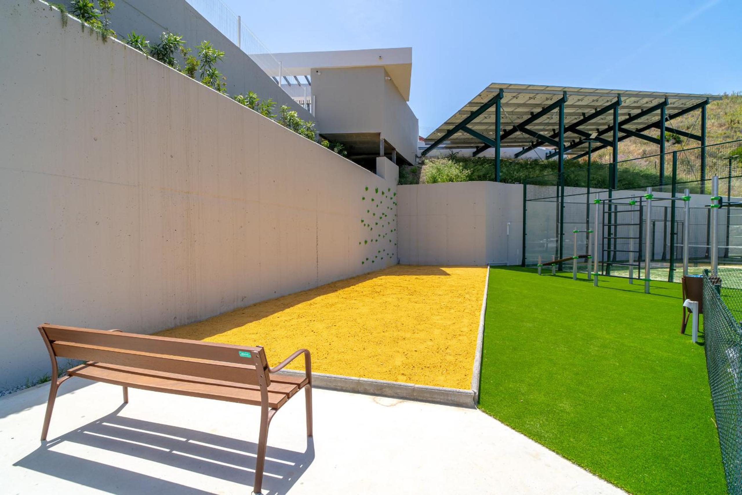 Bayview Hills Deluxe by Casasol