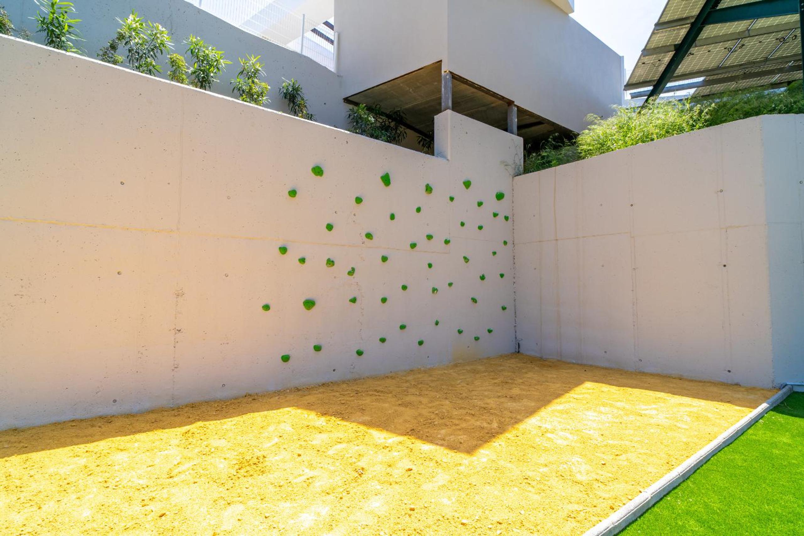 Bayview Hills Deluxe by Casasol