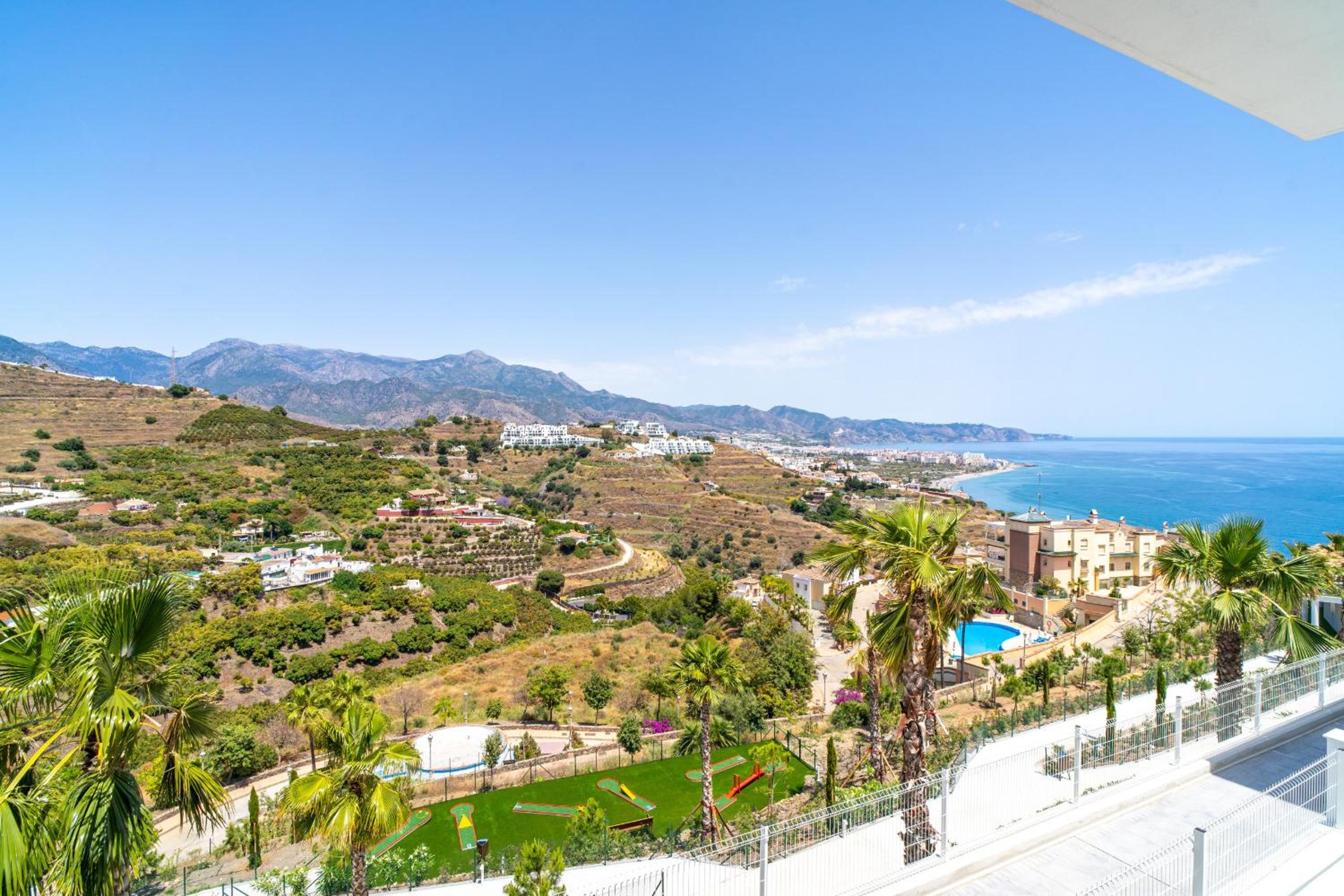 Bayview Hills Deluxe by Casasol