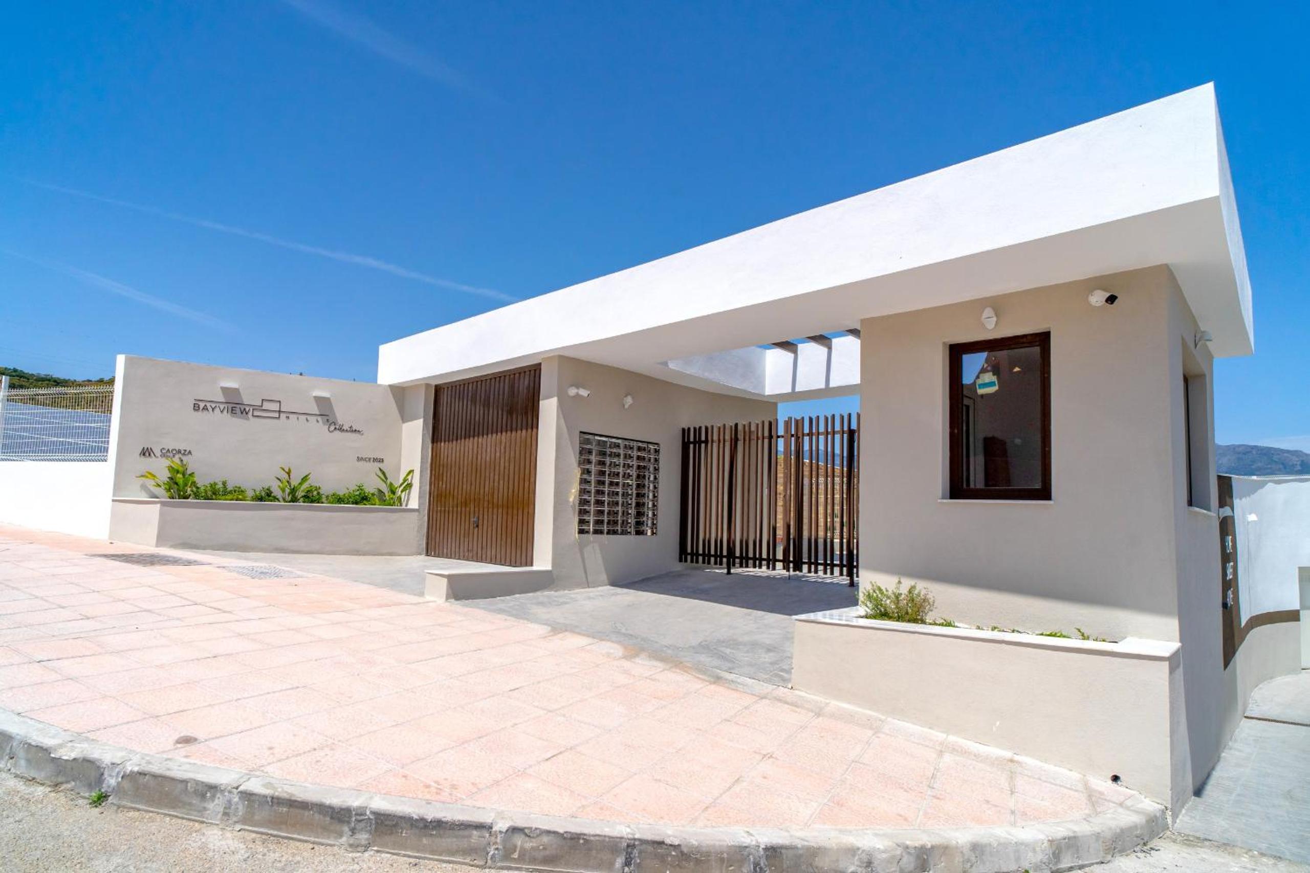 Bayview Hills Deluxe by Casasol