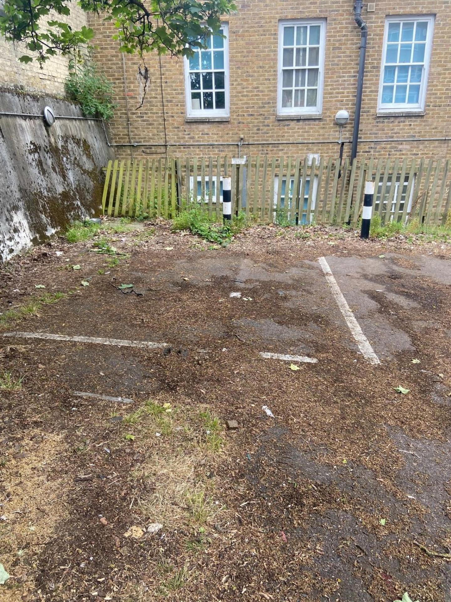 Listed building close to River Thames
