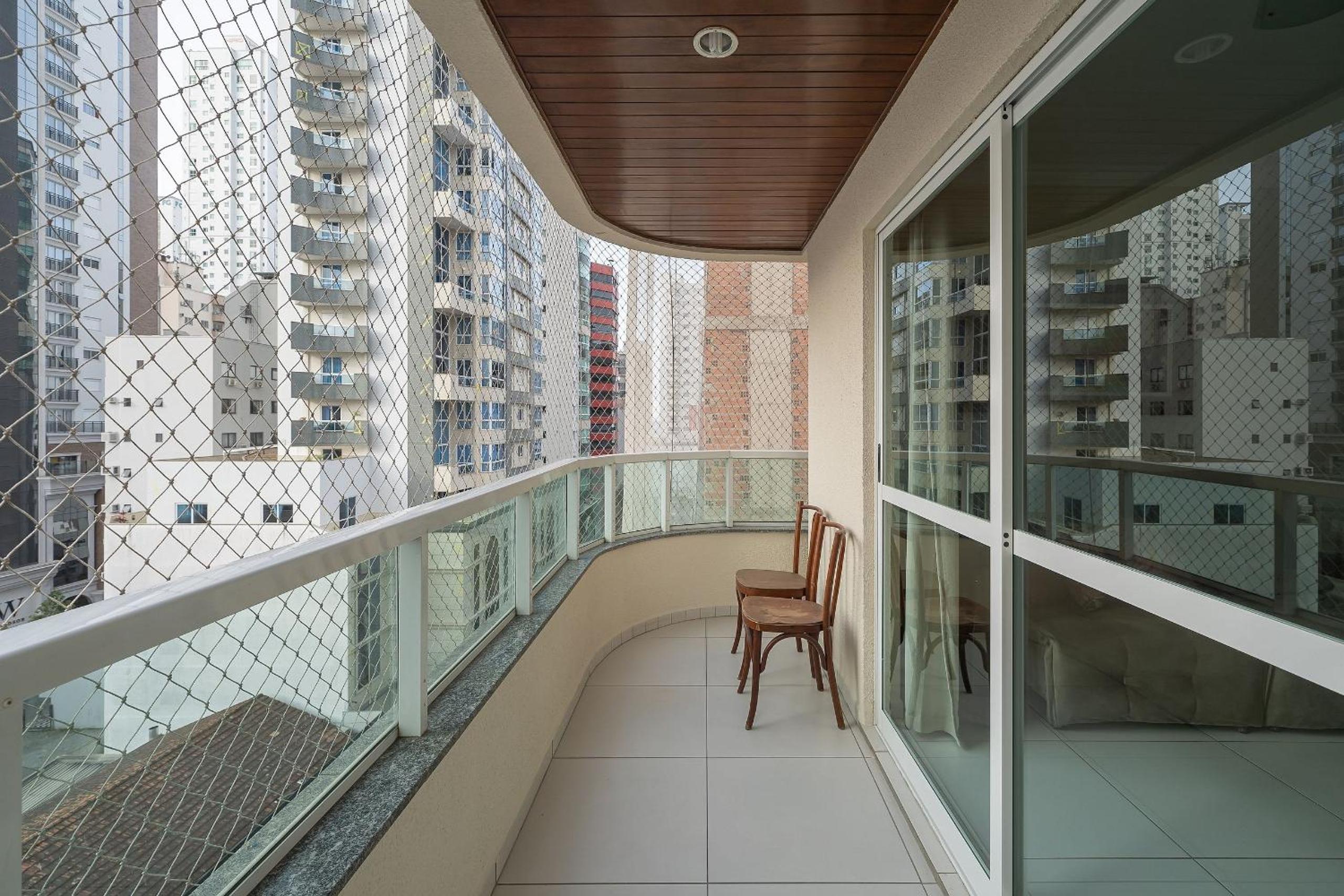 Apt near the sea w/ BBQ 3 bdr ELM701