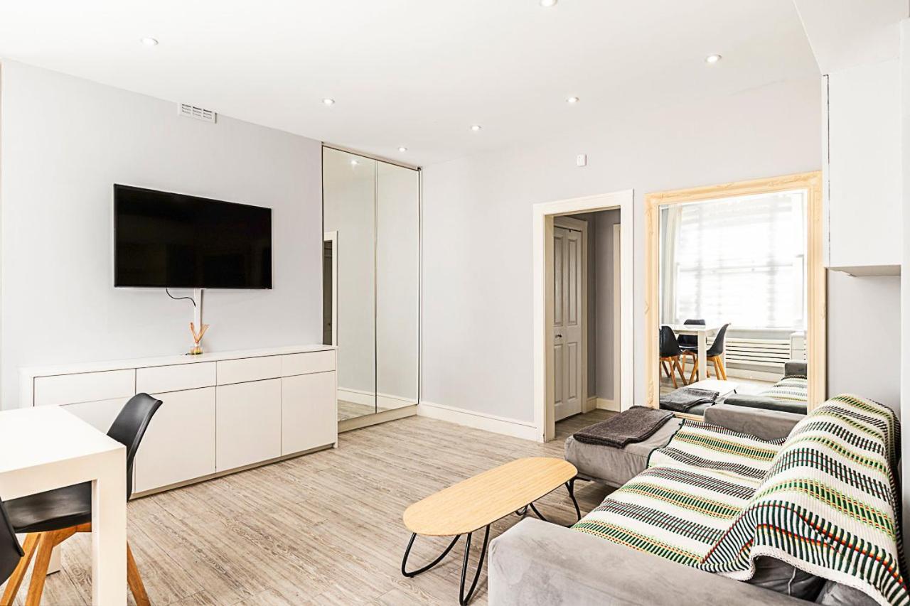 Stylish Bayswater Flat with Outdoor Space