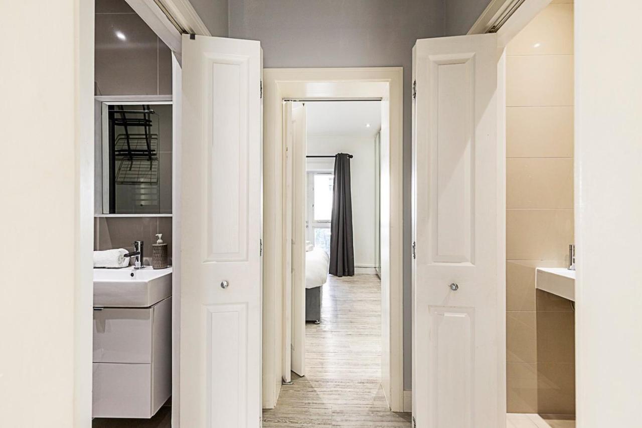 Stylish Bayswater Flat with Outdoor Space