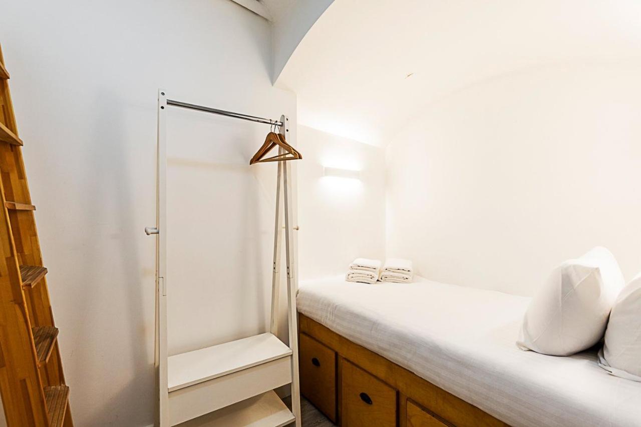 Stylish Bayswater Flat with Outdoor Space