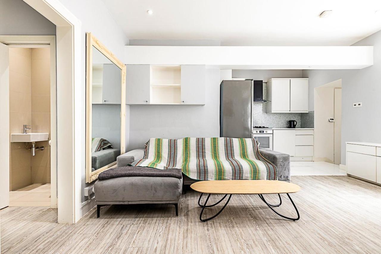 Stylish Bayswater Flat with Outdoor Space