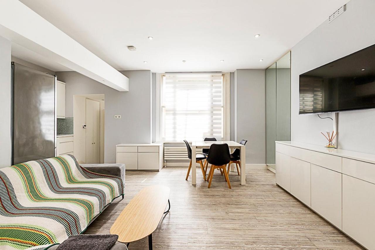 Stylish Bayswater Flat with Outdoor Space
