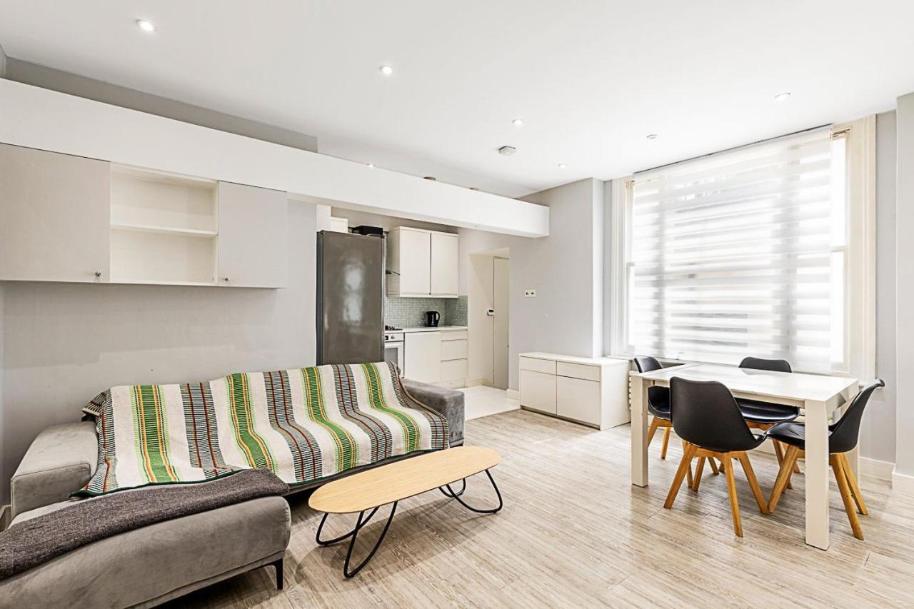 Stylish Bayswater Flat with Outdoor Space