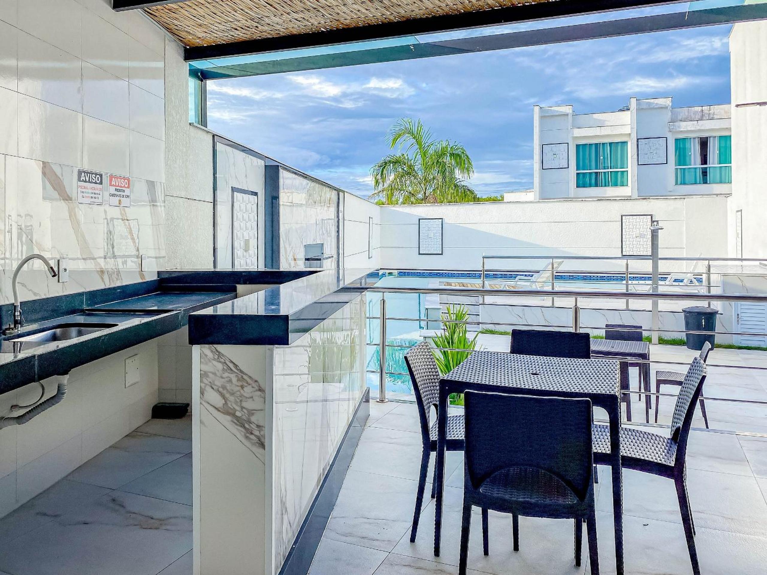 Casa com 4 quartos em condomínio com piscina e área gourmet próximo à praia de Taperapuã