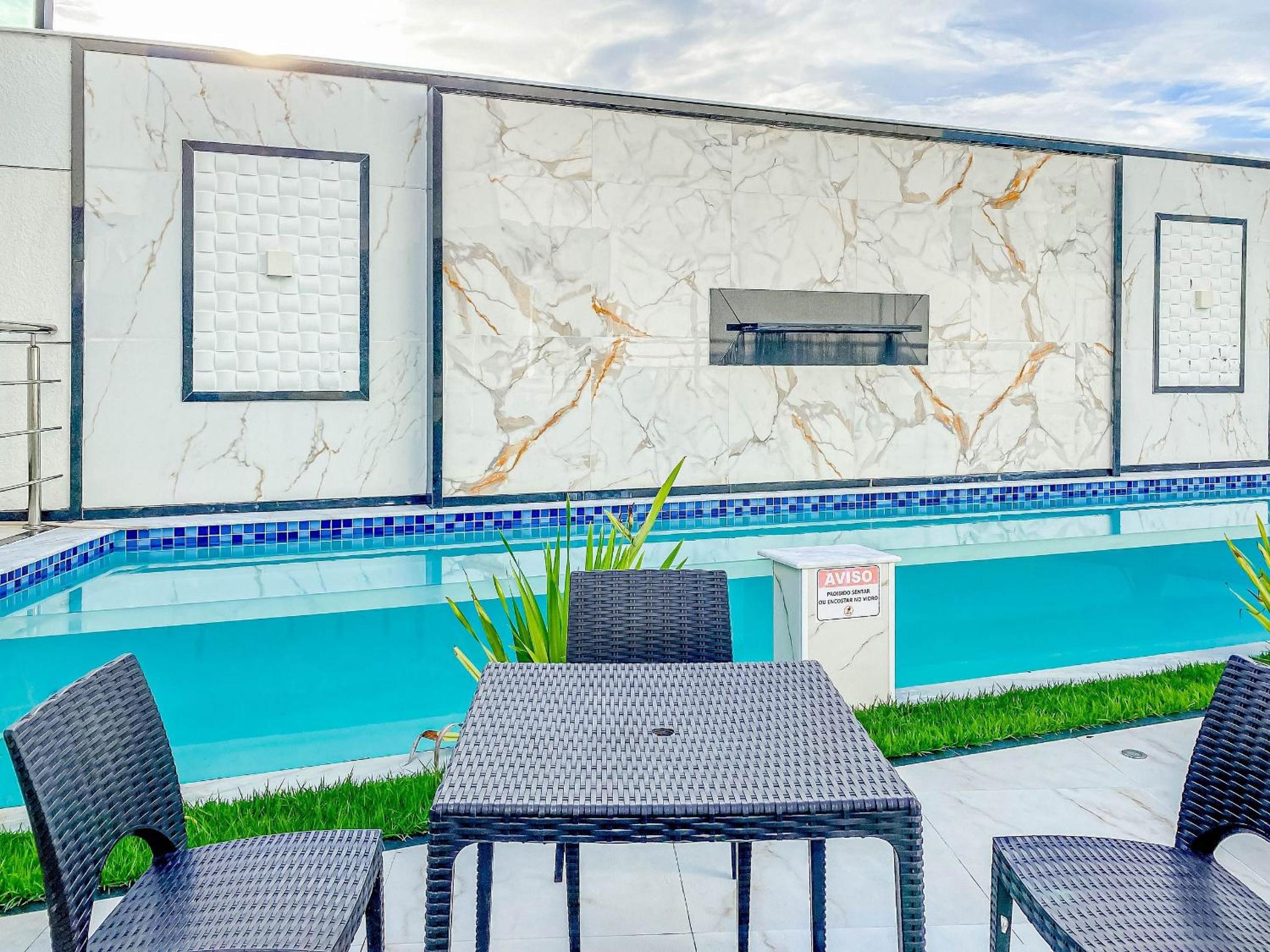 Casa com 4 quartos em condomínio com piscina e área gourmet próximo à praia de Taperapuã